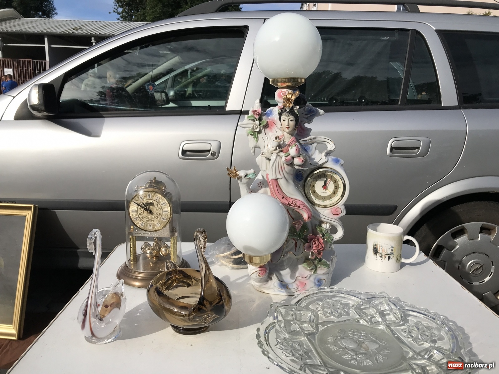 Zdjęcie w galerii na portalu naszraciborz.pl: Targ w Pietrowicach Wielkich. Coraz więcej sprzedających, coraz więcej nowizny wiadomości z regionu