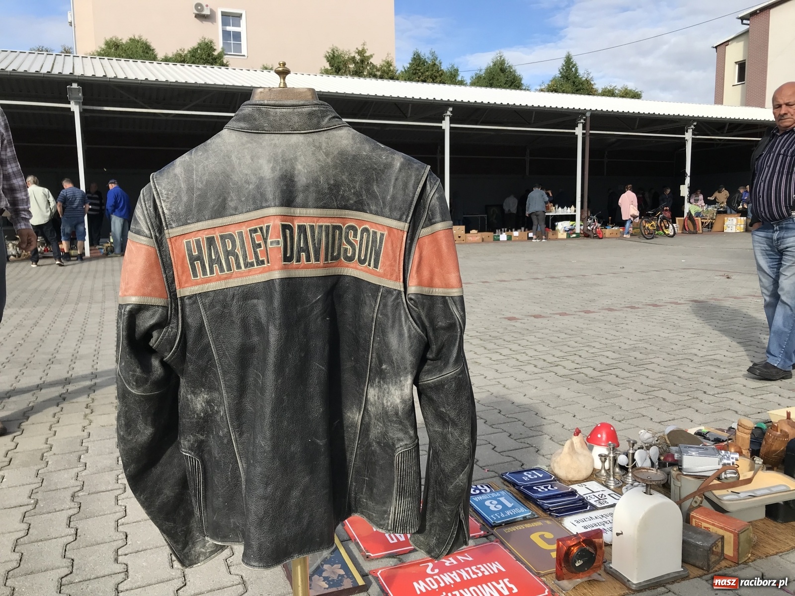 Zdjęcie w galerii na portalu naszraciborz.pl: Targ w Pietrowicach Wielkich. Coraz więcej sprzedających, coraz więcej nowizny wiadomości z regionu