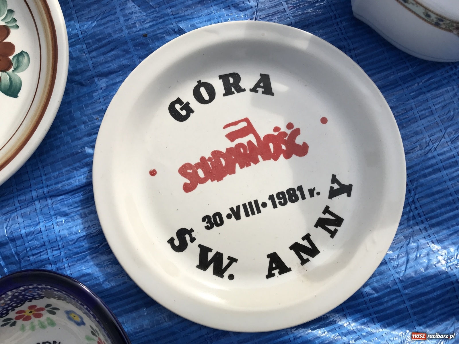 Zdjęcie w galerii na portalu naszraciborz.pl: Targ w Pietrowicach Wielkich. Coraz więcej sprzedających, coraz więcej nowizny wiadomości z regionu