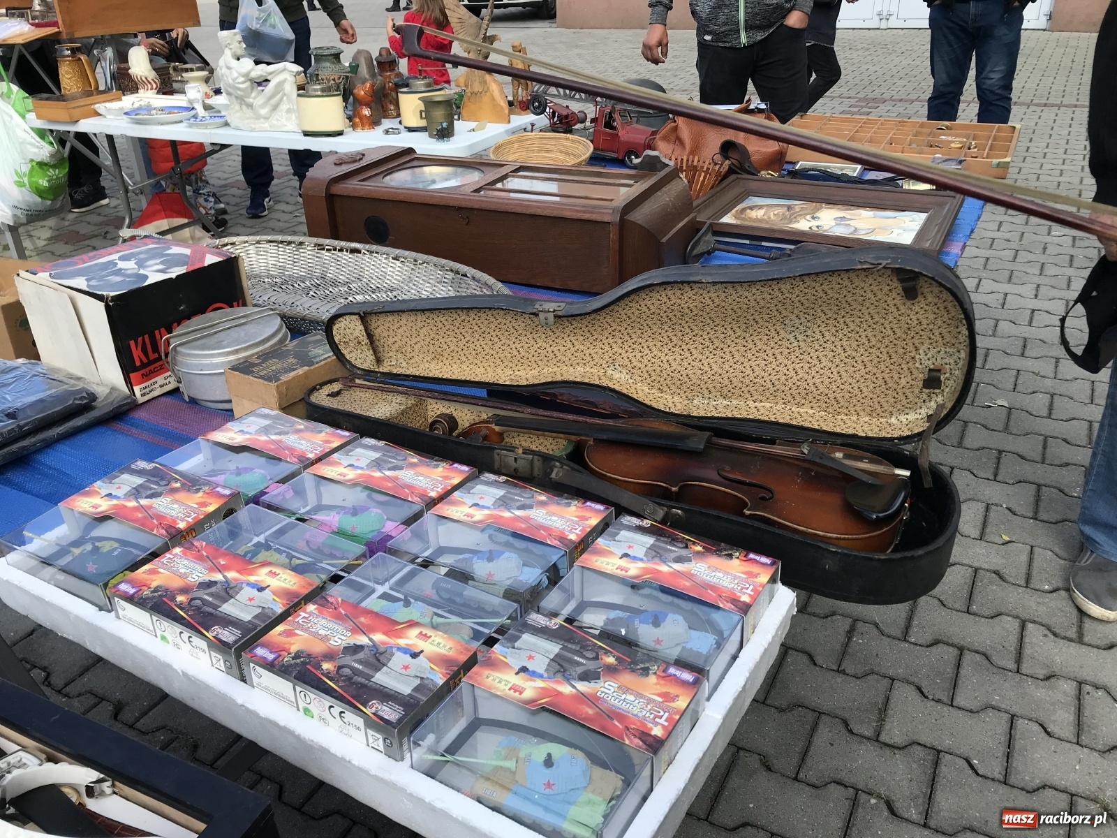 Zdjęcie w galerii na portalu naszraciborz.pl: Targ w Pietrowicach Wielkich. Coraz więcej sprzedających, coraz więcej nowizny wiadomości z regionu