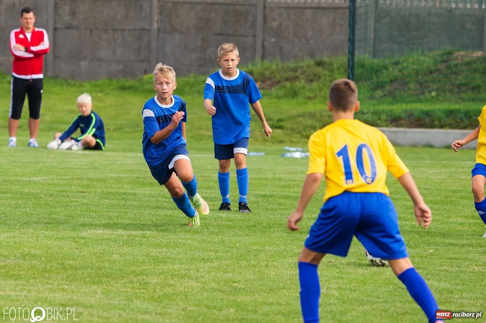Zdjęcie w galerii na portalu naszraciborz.pl: Piłkarska rywalizacja w turnieju im. Zbigniewa Oszka [FOTO] wiadomości z regionu