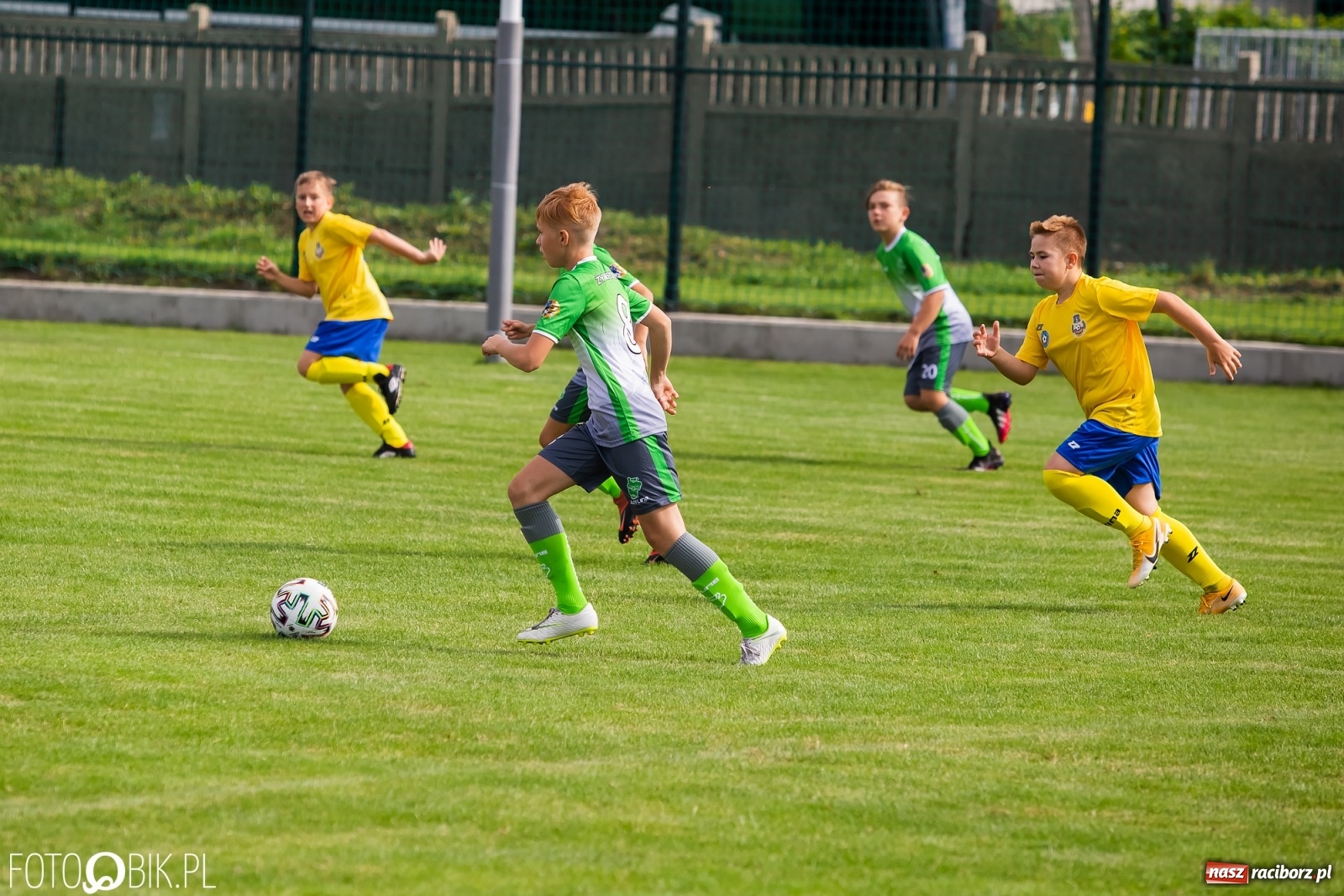 Zdjęcie w galerii na portalu naszraciborz.pl: Piłkarska rywalizacja w turnieju im. Zbigniewa Oszka [FOTO] wiadomości z regionu