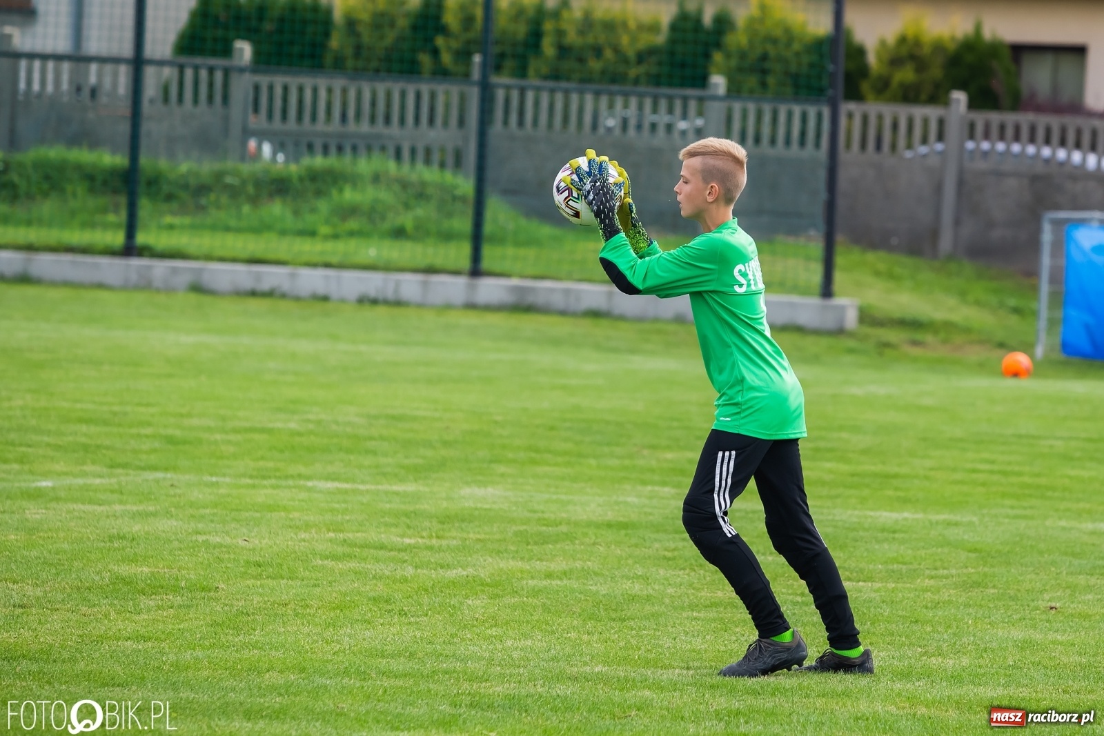 Zdjęcie w galerii na portalu naszraciborz.pl: Piłkarska rywalizacja w turnieju im. Zbigniewa Oszka [FOTO] wiadomości z regionu