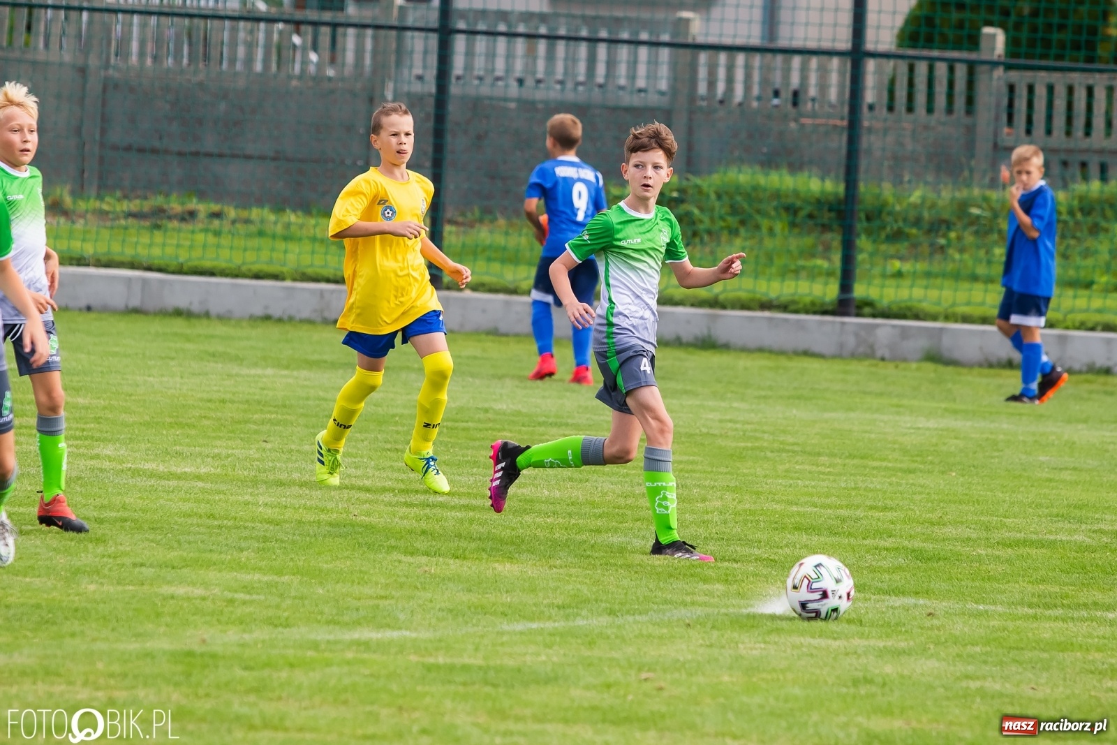 Zdjęcie w galerii na portalu naszraciborz.pl: Piłkarska rywalizacja w turnieju im. Zbigniewa Oszka [FOTO] wiadomości z regionu
