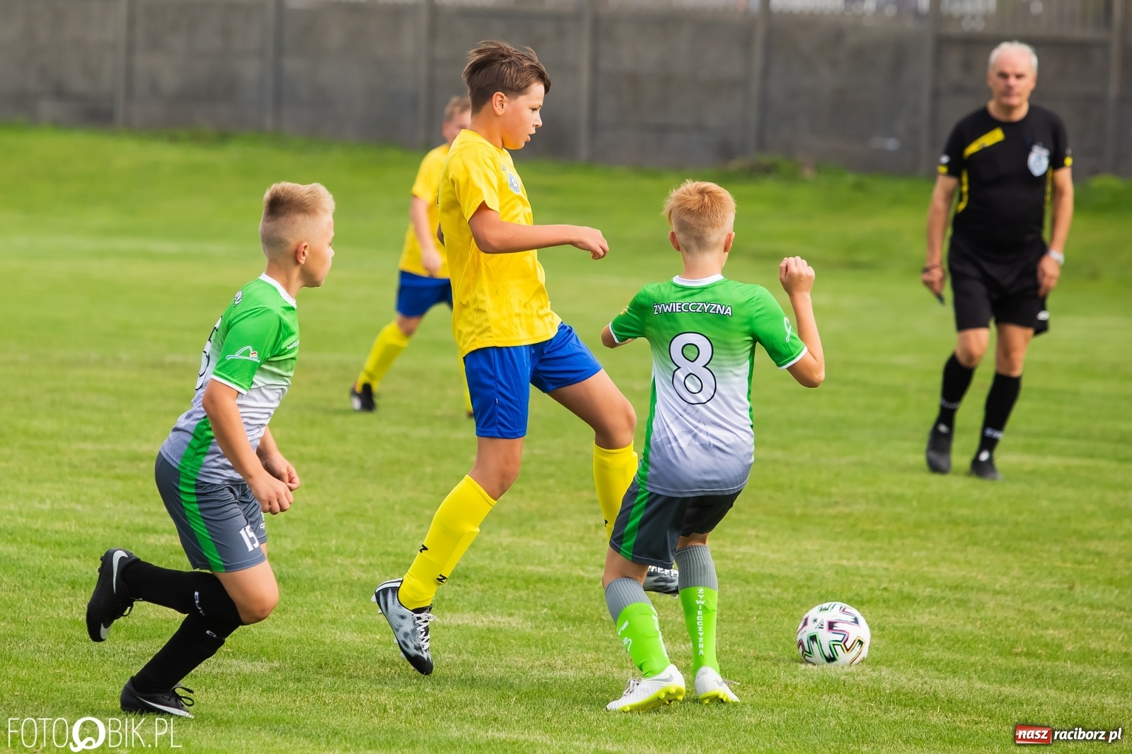 Zdjęcie w galerii na portalu naszraciborz.pl: Piłkarska rywalizacja w turnieju im. Zbigniewa Oszka [FOTO] wiadomości z regionu