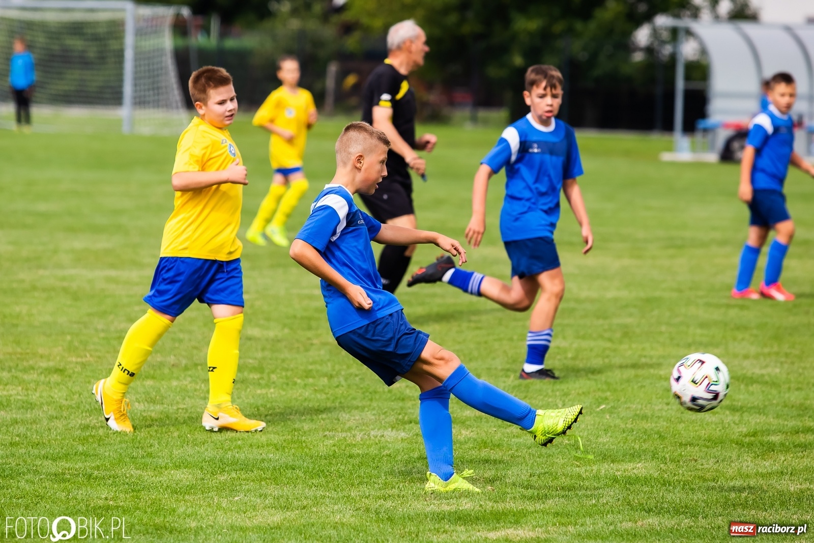 Zdjęcie w galerii na portalu naszraciborz.pl: Piłkarska rywalizacja w turnieju im. Zbigniewa Oszka [FOTO] wiadomości z regionu