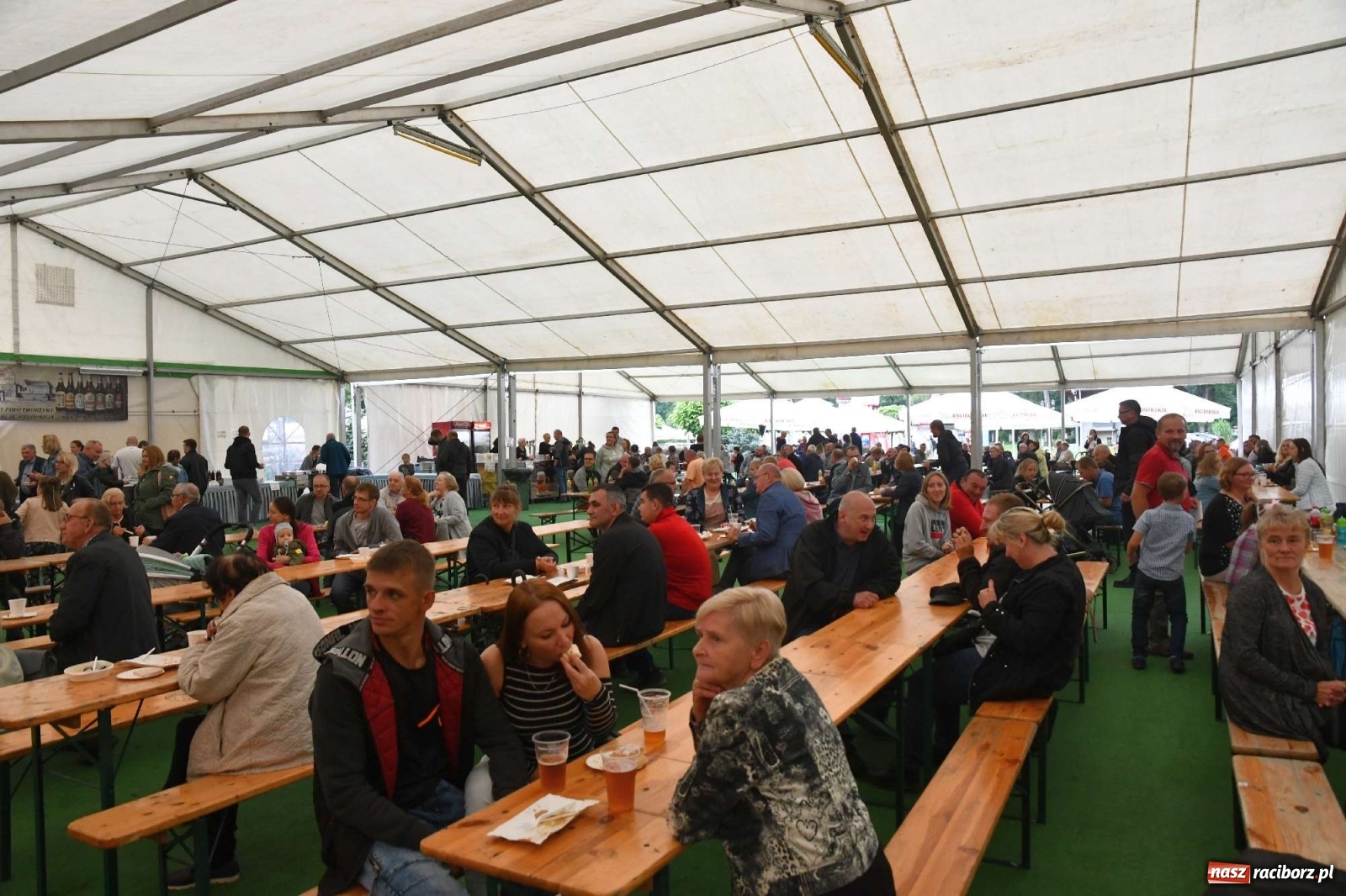 Zdjęcie w galerii na portalu naszraciborz.pl: 75 lat Rafametu. Festyn rodzinny w Szymocicach wiadomości z regionu