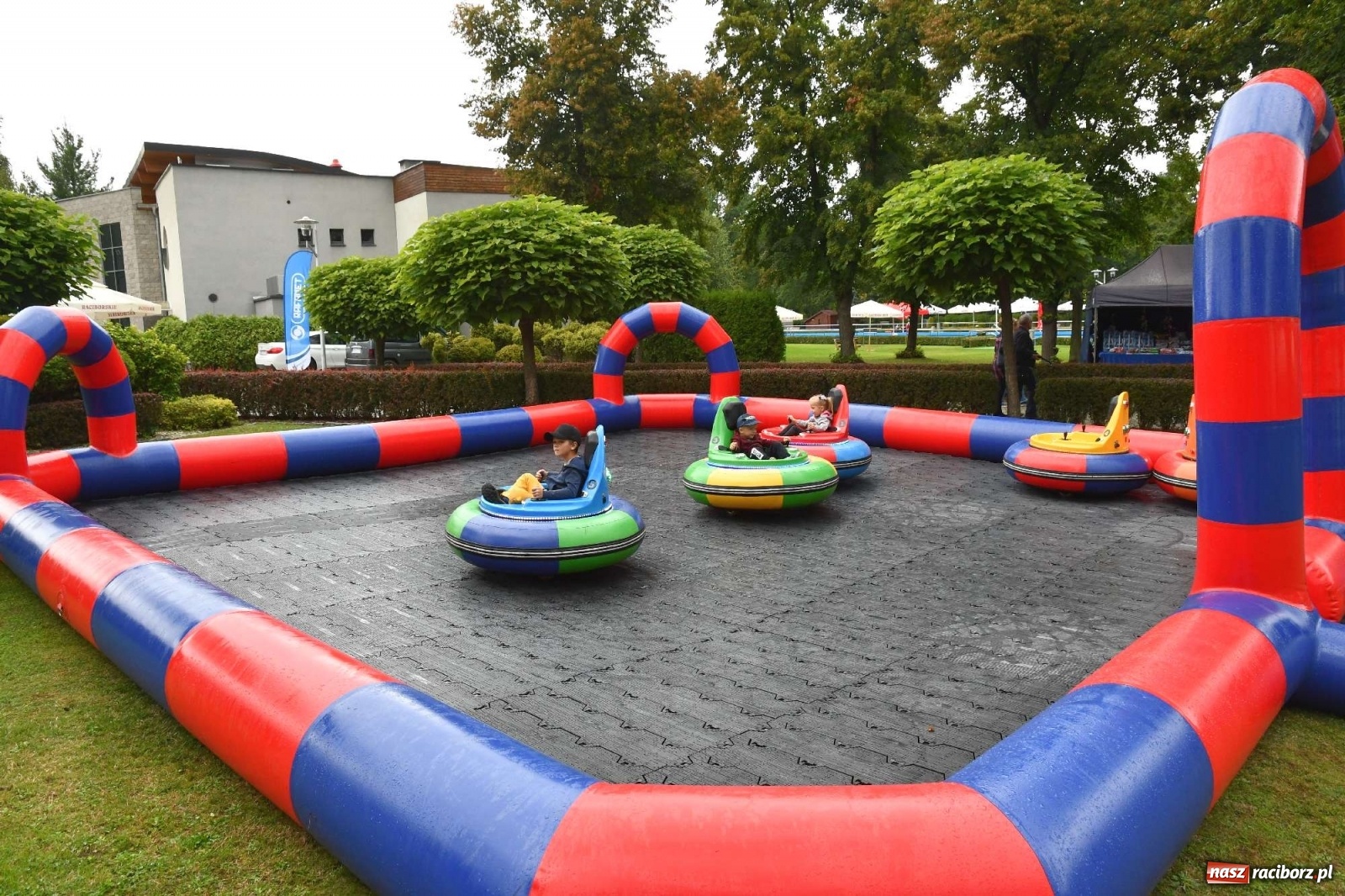 Zdjęcie w galerii na portalu naszraciborz.pl: 75 lat Rafametu. Festyn rodzinny w Szymocicach wiadomości z regionu