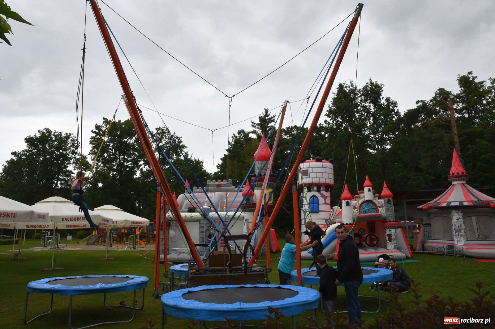 Zdjęcie w galerii na portalu naszraciborz.pl: 75 lat Rafametu. Festyn rodzinny w Szymocicach wiadomości z regionu