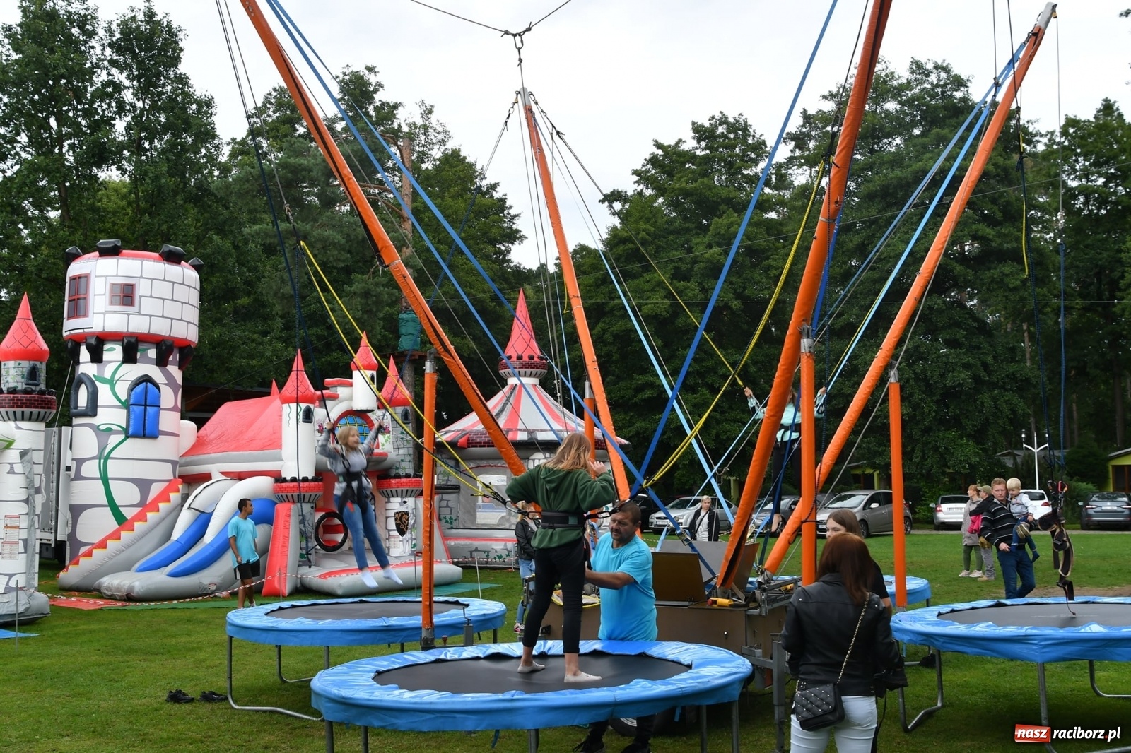 Zdjęcie w galerii na portalu naszraciborz.pl: 75 lat Rafametu. Festyn rodzinny w Szymocicach wiadomości z regionu
