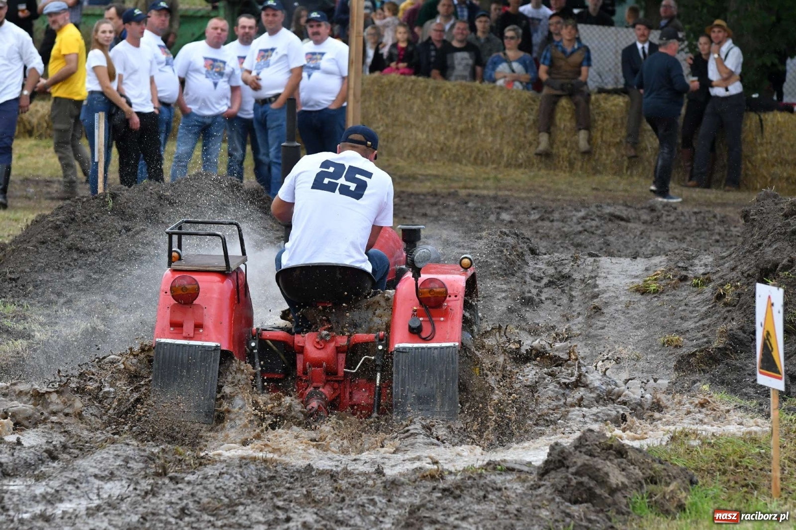 Zdjęcie w galerii na portalu naszraciborz.pl: Fantastyczny Ciapek Racing 2021. Tłum kibiców w Krowiarkach [FOTO i WIDEO] wiadomości z regionu