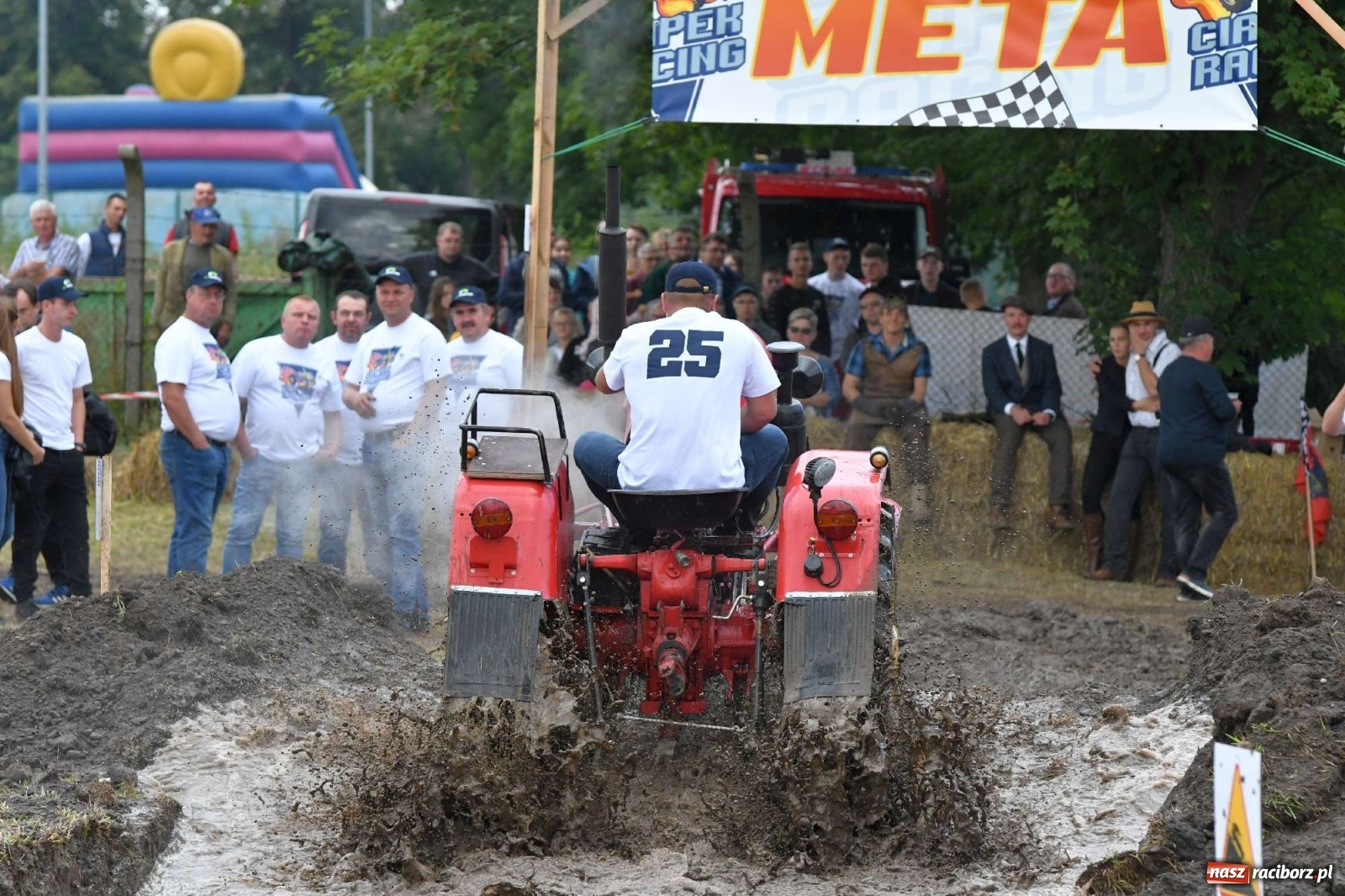 Zdjęcie w galerii na portalu naszraciborz.pl: Fantastyczny Ciapek Racing 2021. Tłum kibiców w Krowiarkach [FOTO i WIDEO] wiadomości z regionu