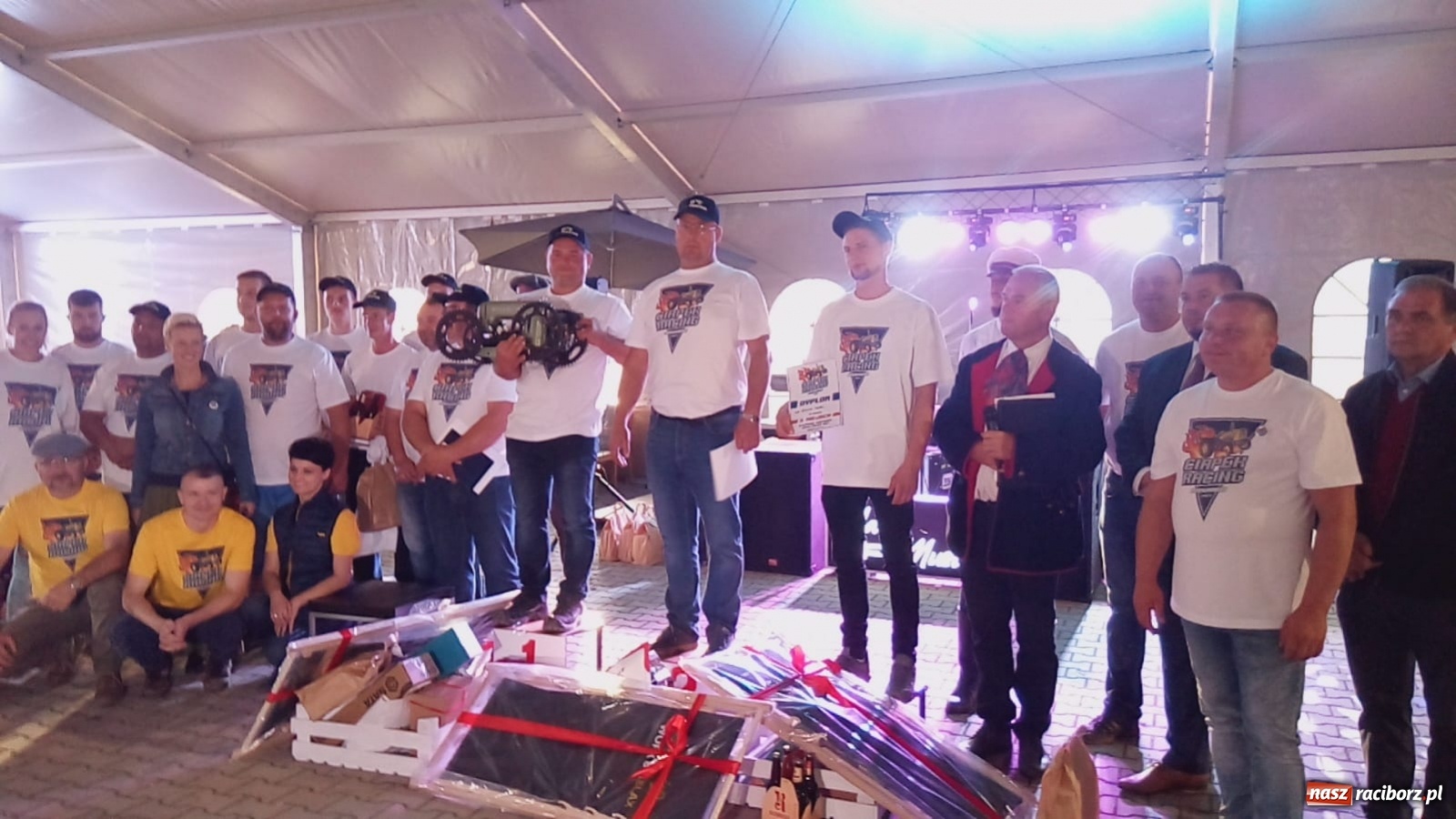 Zdjęcie w galerii na portalu naszraciborz.pl: Fantastyczny Ciapek Racing 2021. Tłum kibiców w Krowiarkach [FOTO i WIDEO] wiadomości z regionu