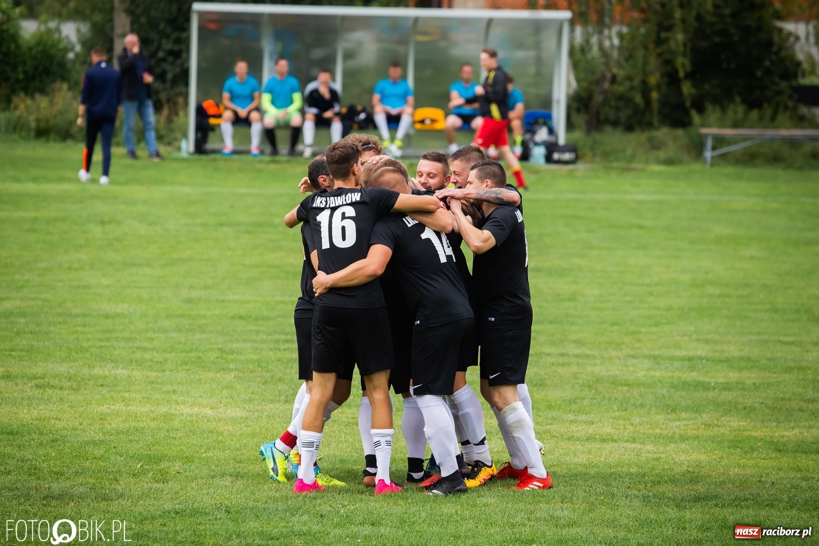 Zdjęcie w galerii na portalu naszraciborz.pl: Do trzech razy sztuka. LKS Pawłów z kompletem punktów [FOTO] wiadomości z regionu