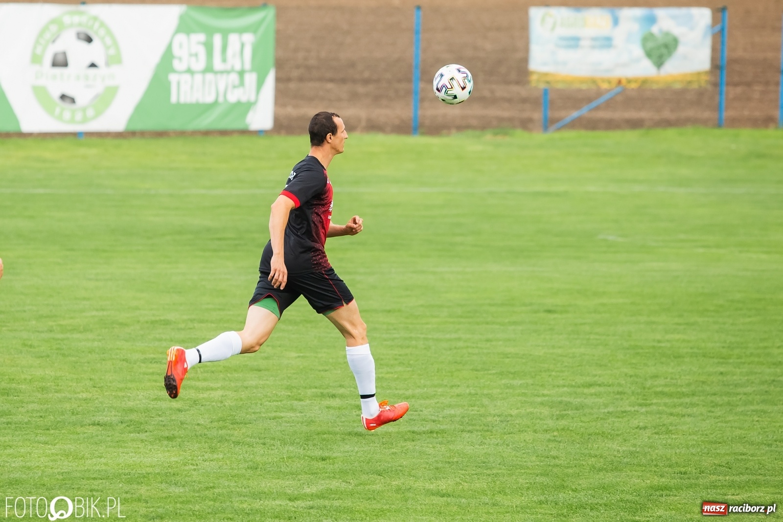 Zdjęcie w galerii na portalu naszraciborz.pl: Kanonada w Pietraszynie. Gospodarze bez punktów! [FOTO] wiadomości z regionu