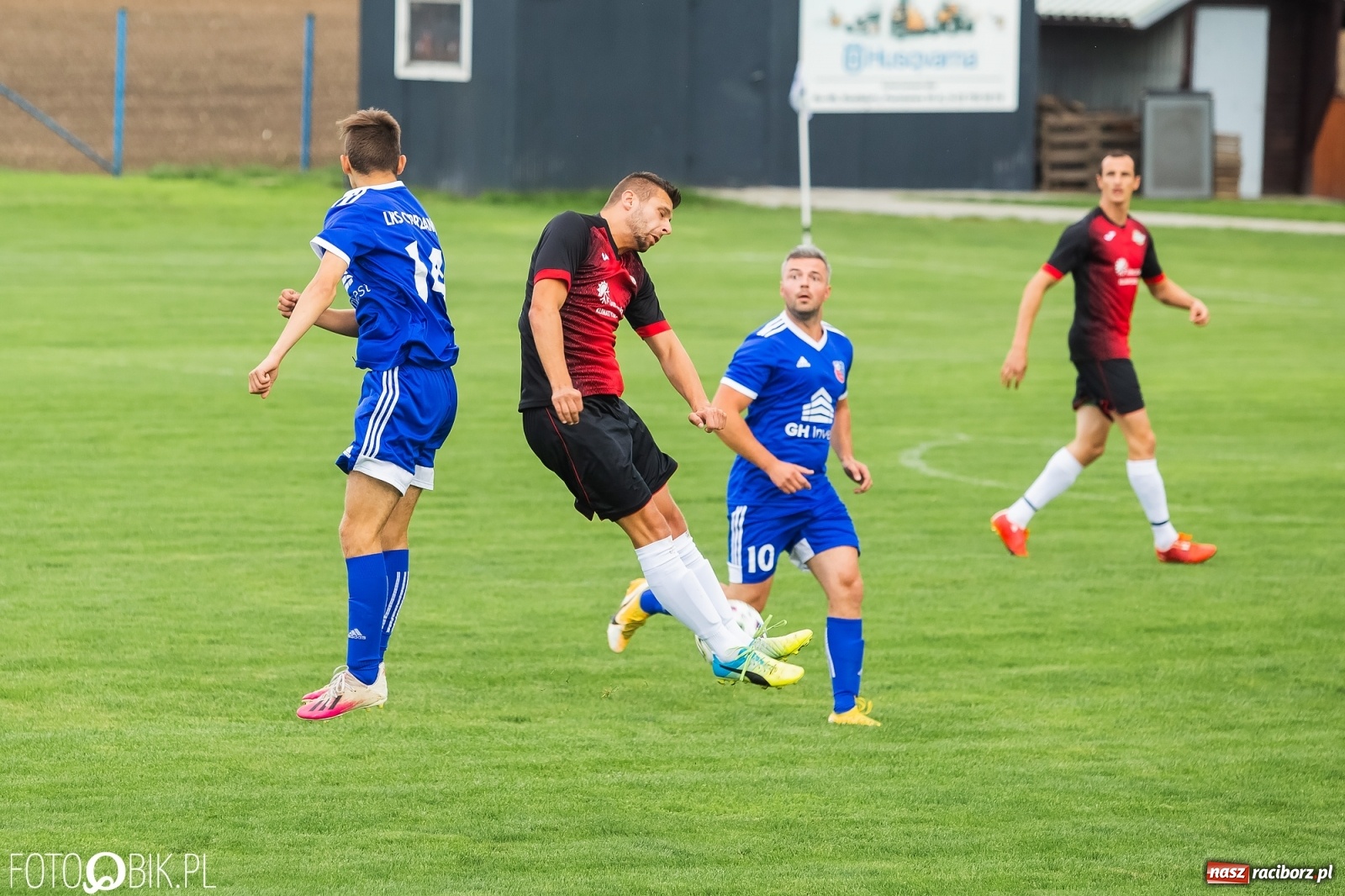 Zdjęcie w galerii na portalu naszraciborz.pl: Kanonada w Pietraszynie. Gospodarze bez punktów! [FOTO] wiadomości z regionu