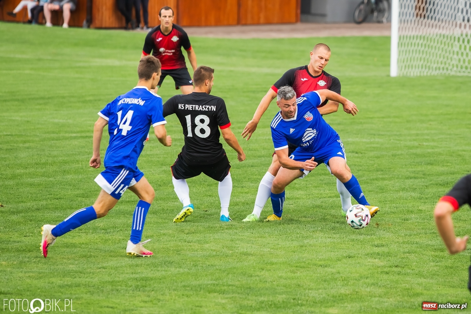 Zdjęcie w galerii na portalu naszraciborz.pl: Kanonada w Pietraszynie. Gospodarze bez punktów! [FOTO] wiadomości z regionu