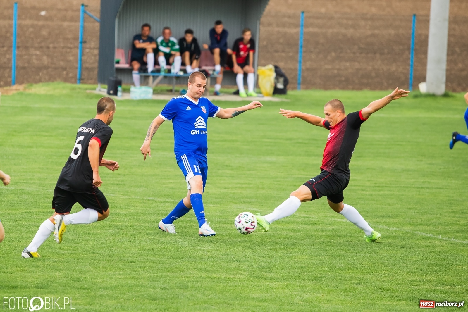 Zdjęcie w galerii na portalu naszraciborz.pl: Kanonada w Pietraszynie. Gospodarze bez punktów! [FOTO] wiadomości z regionu