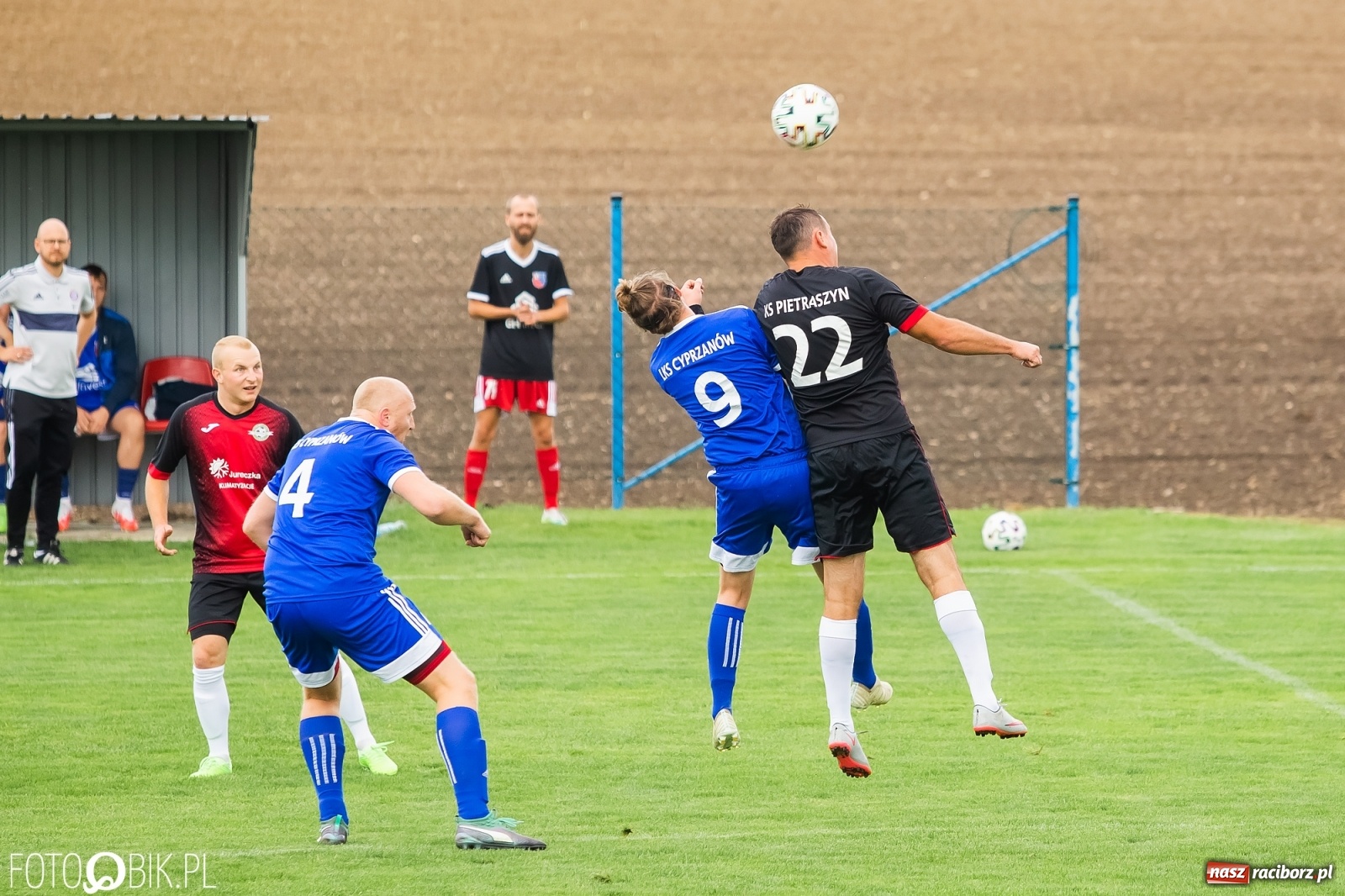 Zdjęcie w galerii na portalu naszraciborz.pl: Kanonada w Pietraszynie. Gospodarze bez punktów! [FOTO] wiadomości z regionu