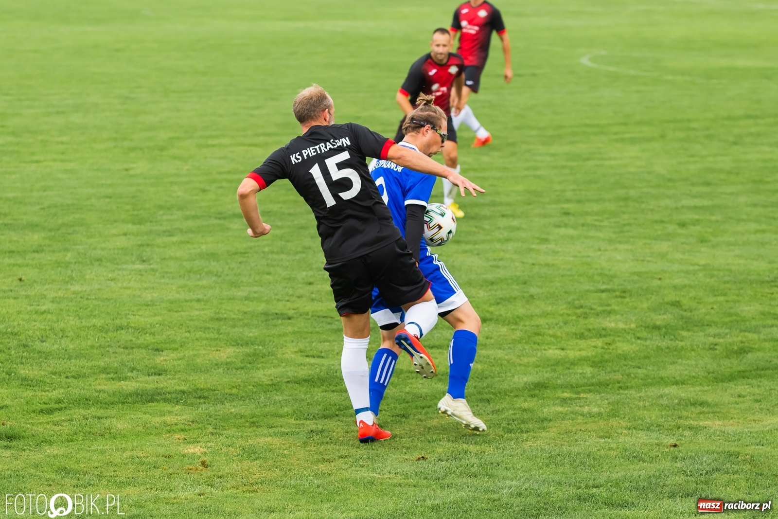 Zdjęcie w galerii na portalu naszraciborz.pl: Kanonada w Pietraszynie. Gospodarze bez punktów! [FOTO] wiadomości z regionu