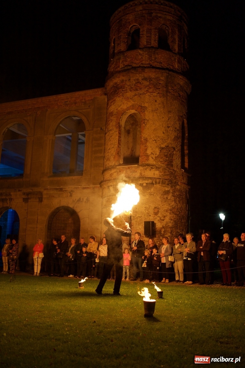 Zdjęcie w galerii na portalu naszraciborz.pl: Tworkowski piknik przy zamku zakończony fire show [FOTO] wiadomości z regionu