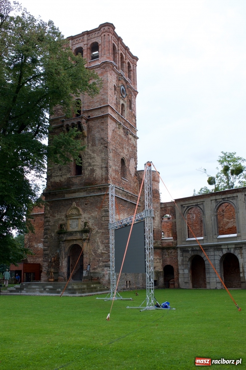 Zdjęcie w galerii na portalu naszraciborz.pl: Tworkowski piknik przy zamku zakończony fire show [FOTO] wiadomości z regionu
