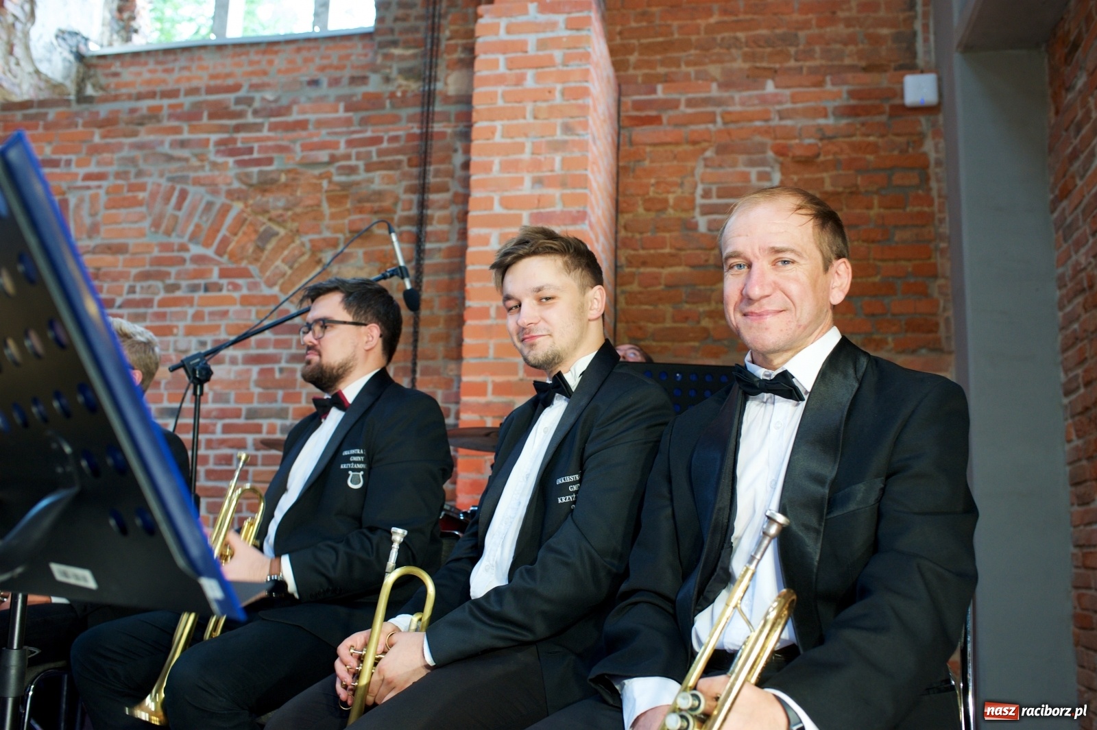 Zdjęcie w galerii na portalu naszraciborz.pl: Tworkowski piknik przy zamku zakończony fire show [FOTO] wiadomości z regionu