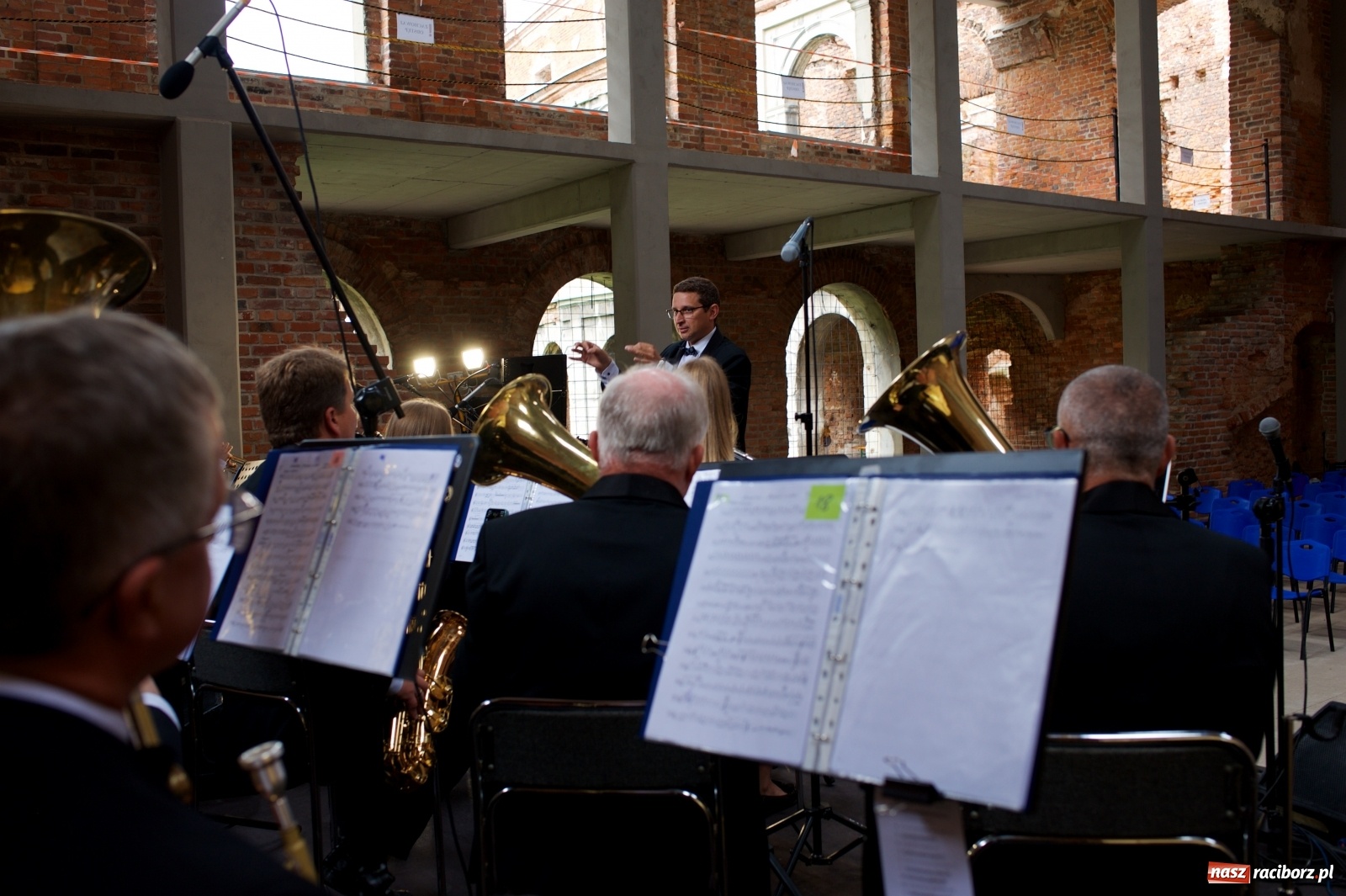Zdjęcie w galerii na portalu naszraciborz.pl: Tworkowski piknik przy zamku zakończony fire show [FOTO] wiadomości z regionu