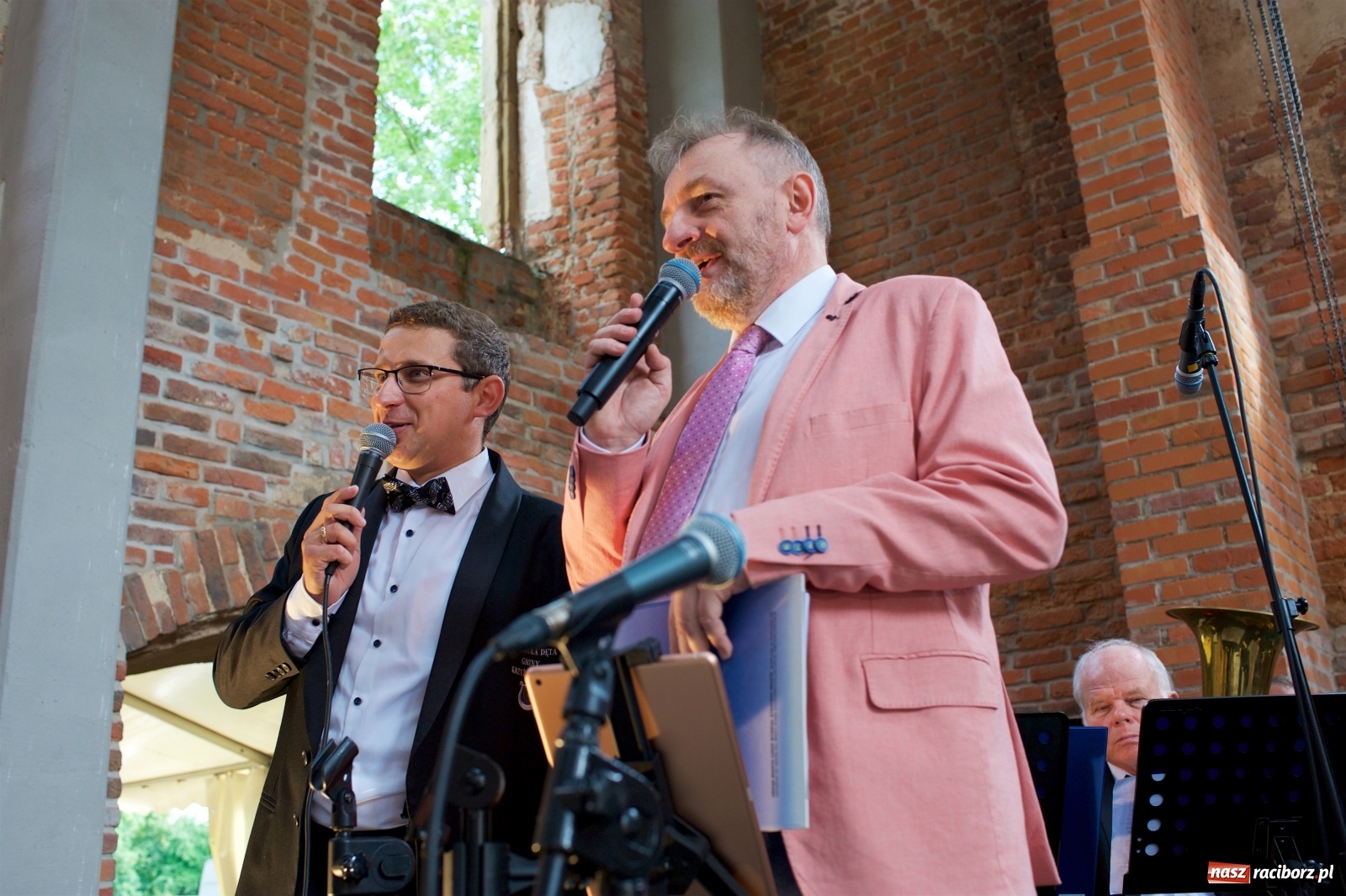 Zdjęcie w galerii na portalu naszraciborz.pl: Tworkowski piknik przy zamku zakończony fire show [FOTO] wiadomości z regionu