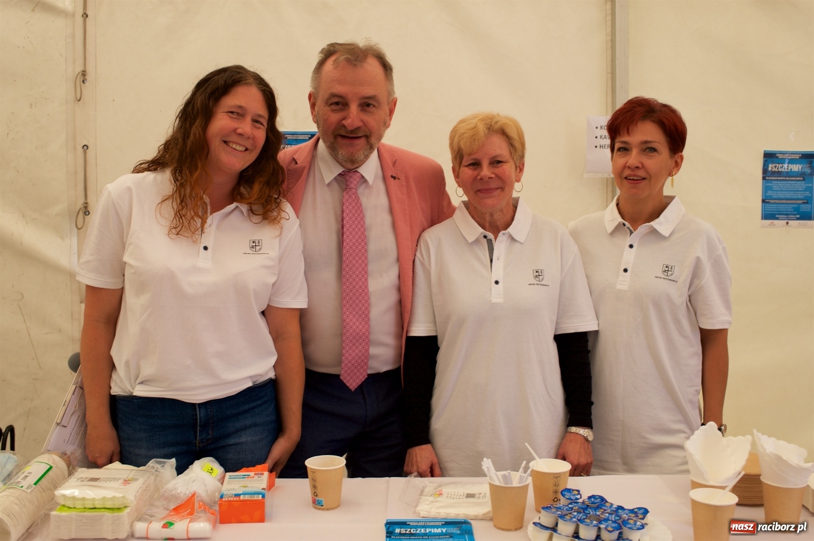 Zdjęcie w galerii na portalu naszraciborz.pl: Tworkowski piknik przy zamku zakończony fire show [FOTO] wiadomości z regionu