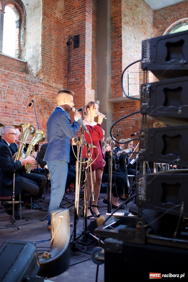 Zdjęcie w galerii na portalu naszraciborz.pl: Tworkowski piknik przy zamku zakończony fire show [FOTO] wiadomości z regionu