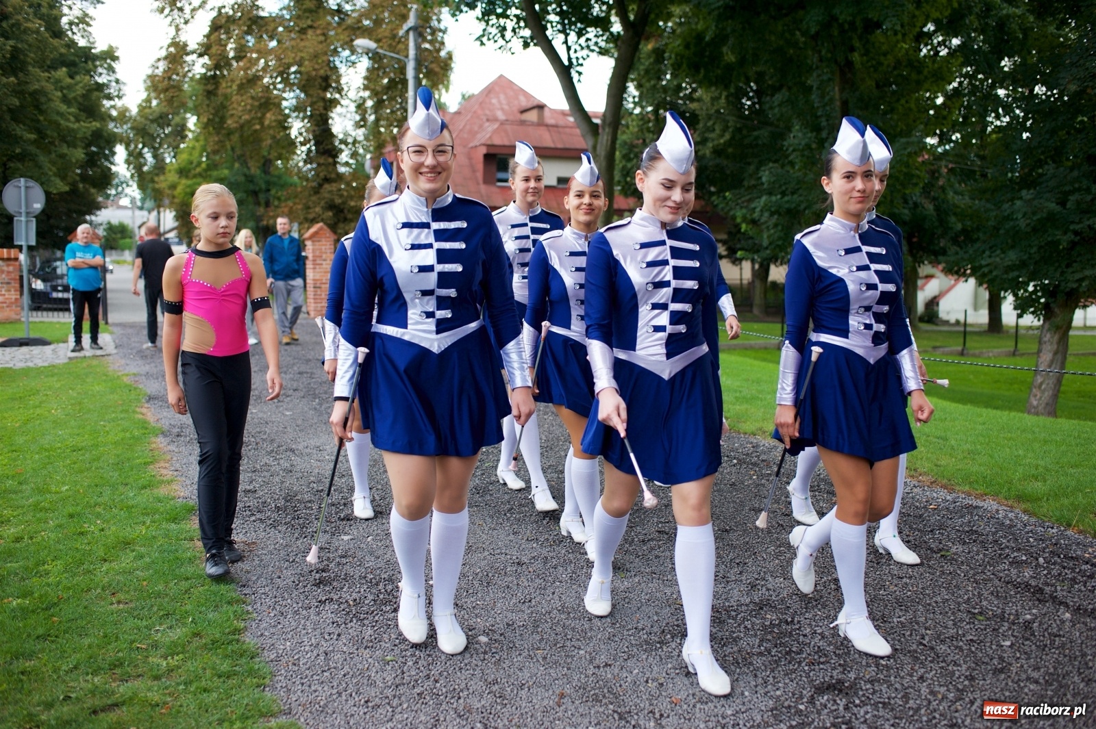 Zdjęcie w galerii na portalu naszraciborz.pl: Tworkowski piknik przy zamku zakończony fire show [FOTO] wiadomości z regionu