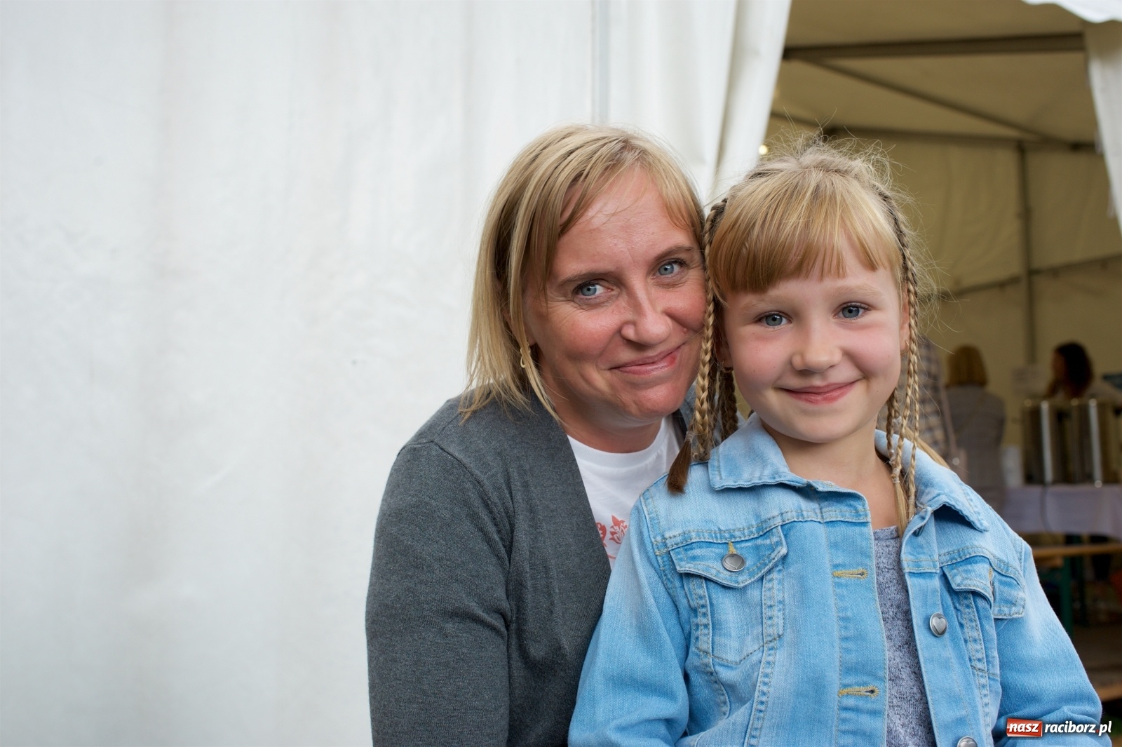 Zdjęcie w galerii na portalu naszraciborz.pl: Tworkowski piknik przy zamku zakończony fire show [FOTO] wiadomości z regionu