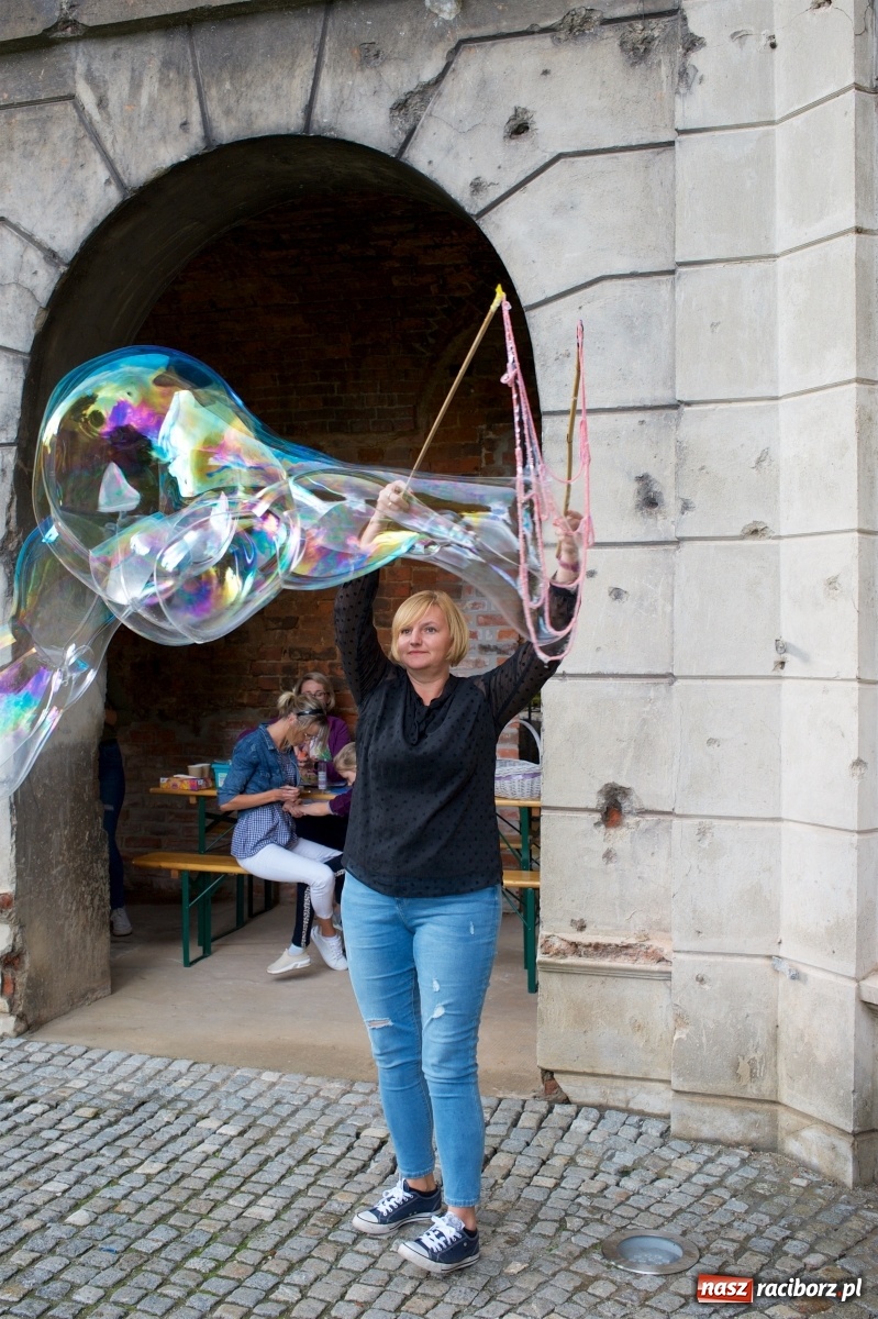 Zdjęcie w galerii na portalu naszraciborz.pl: Tworkowski piknik przy zamku zakończony fire show [FOTO] wiadomości z regionu
