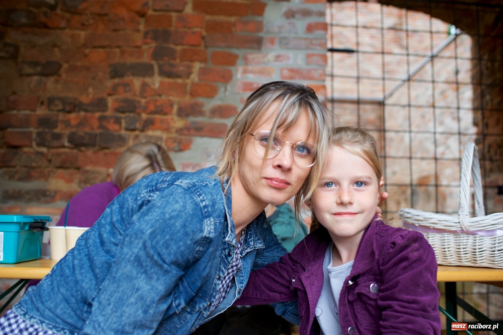 Zdjęcie w galerii na portalu naszraciborz.pl: Tworkowski piknik przy zamku zakończony fire show [FOTO] wiadomości z regionu