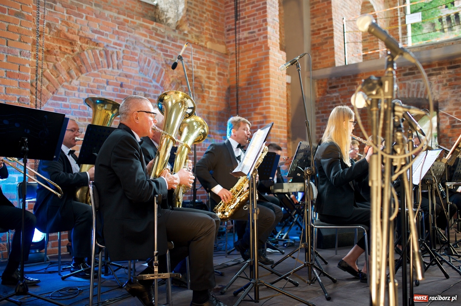 Zdjęcie w galerii na portalu naszraciborz.pl: Tworkowski piknik przy zamku zakończony fire show [FOTO] wiadomości z regionu