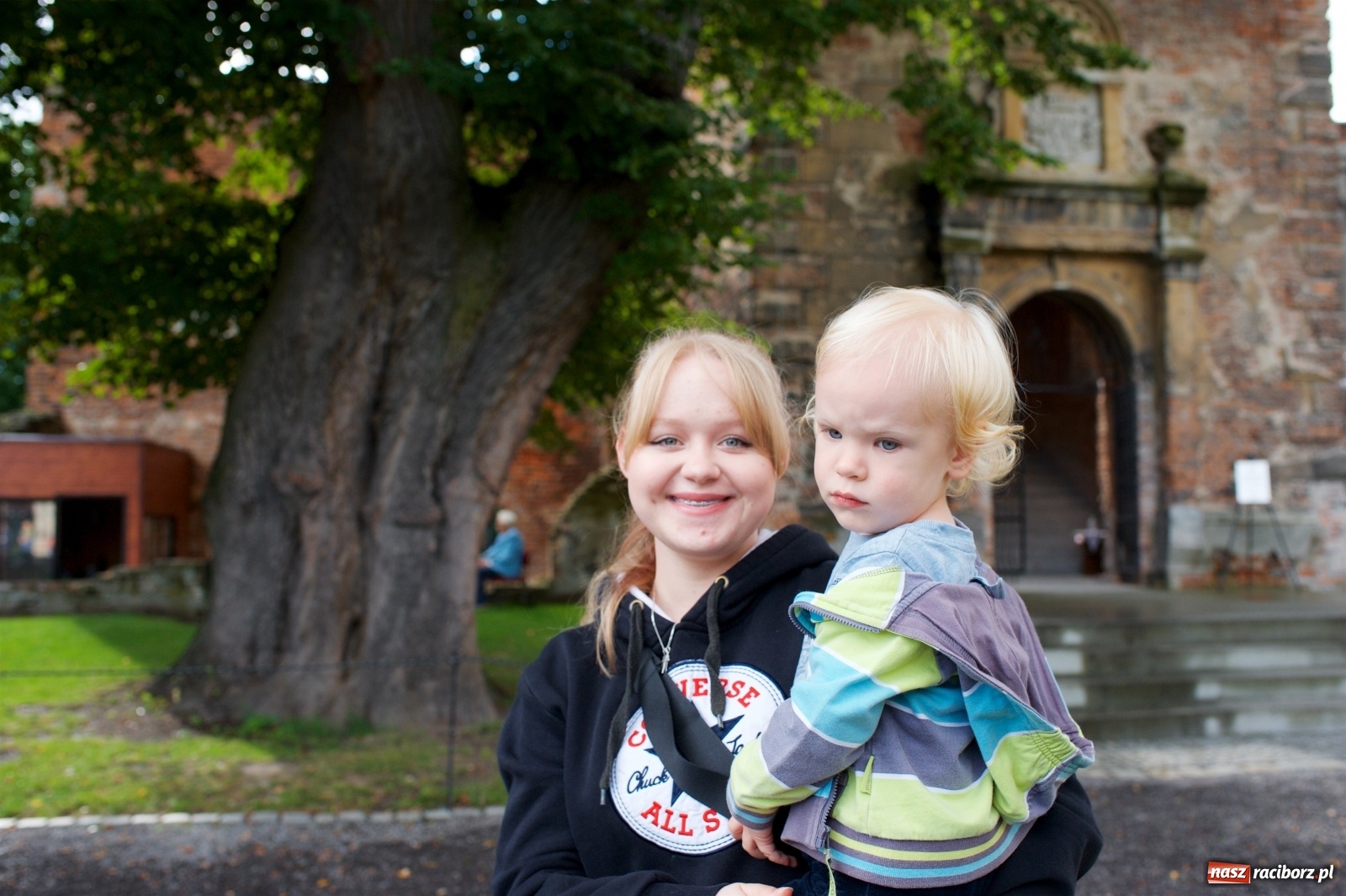 Zdjęcie w galerii na portalu naszraciborz.pl: Tworkowski piknik przy zamku zakończony fire show [FOTO] wiadomości z regionu