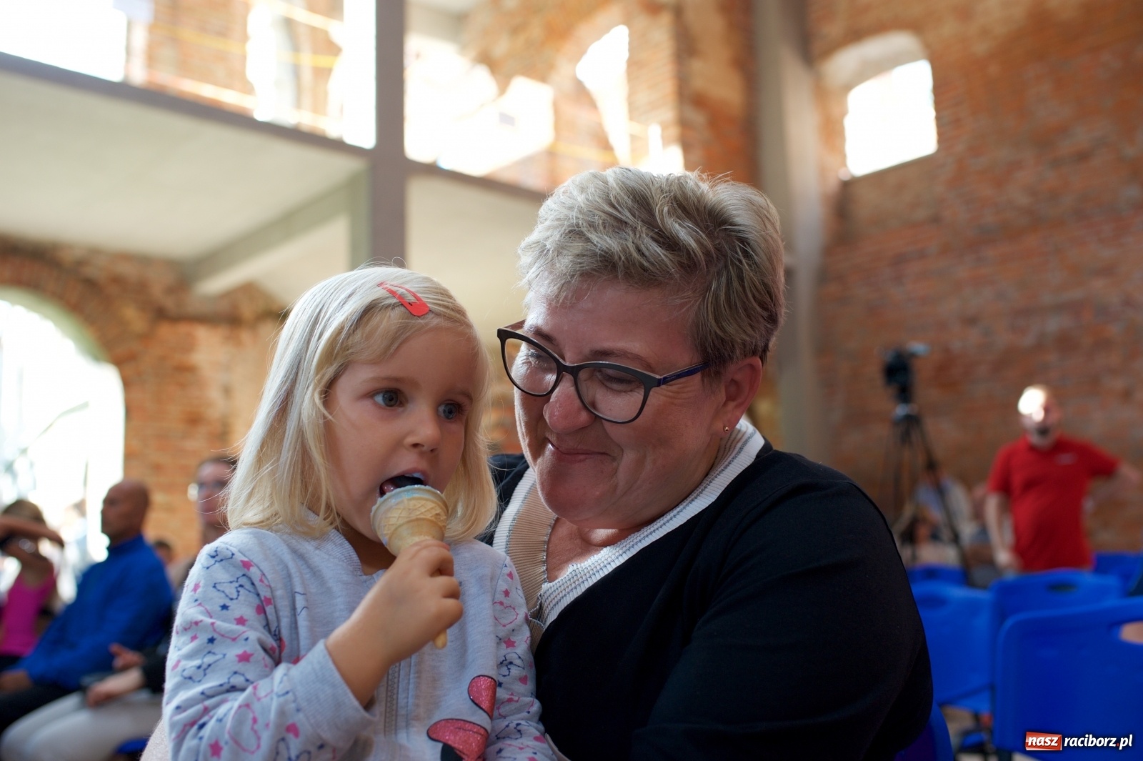 Zdjęcie w galerii na portalu naszraciborz.pl: Tworkowski piknik przy zamku zakończony fire show [FOTO] wiadomości z regionu