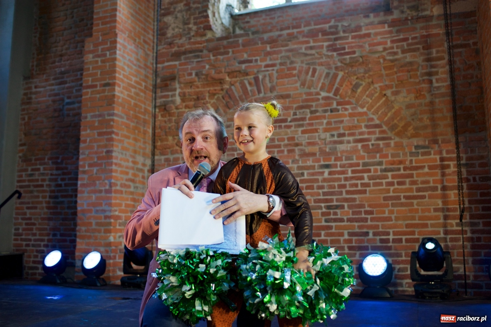 Zdjęcie w galerii na portalu naszraciborz.pl: Tworkowski piknik przy zamku zakończony fire show [FOTO] wiadomości z regionu