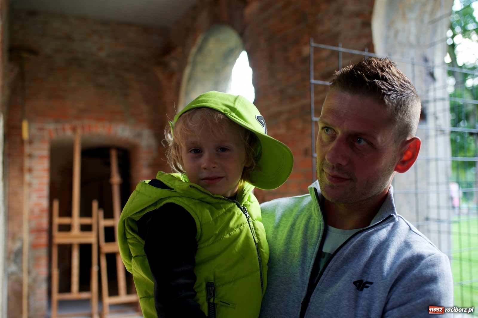 Zdjęcie w galerii na portalu naszraciborz.pl: Tworkowski piknik przy zamku zakończony fire show [FOTO] wiadomości z regionu