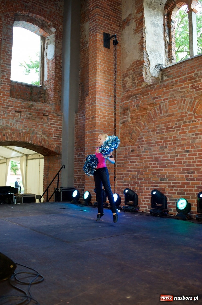 Zdjęcie w galerii na portalu naszraciborz.pl: Tworkowski piknik przy zamku zakończony fire show [FOTO] wiadomości z regionu