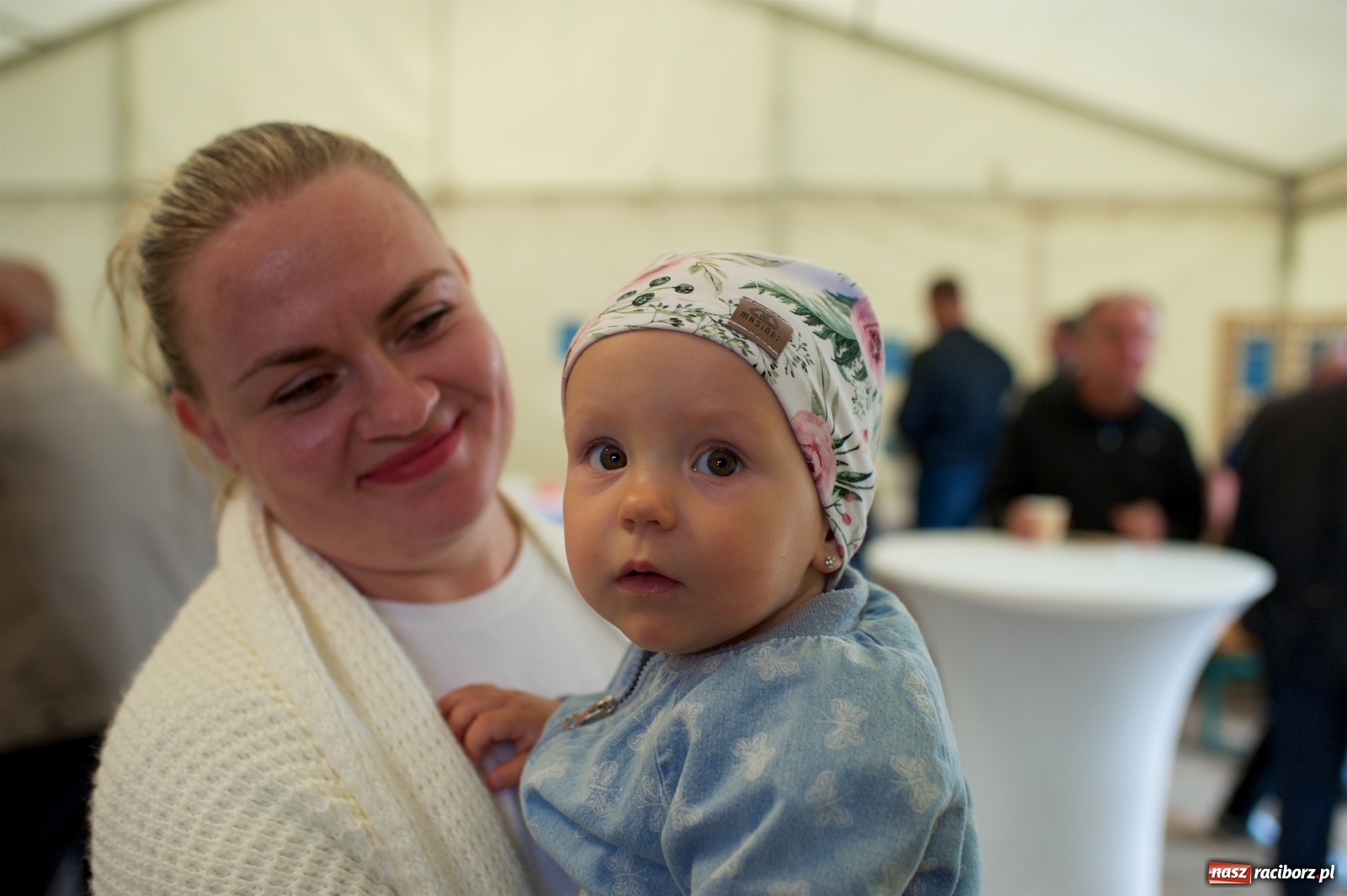 Zdjęcie w galerii na portalu naszraciborz.pl: Tworkowski piknik przy zamku zakończony fire show [FOTO] wiadomości z regionu