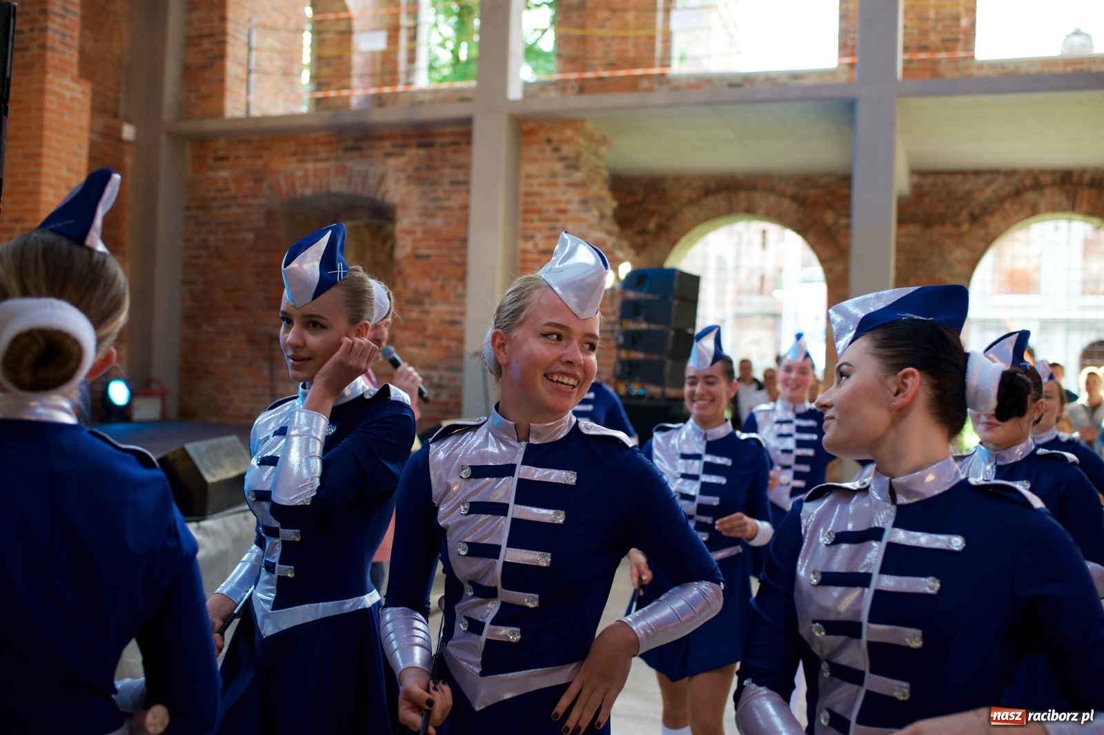 Zdjęcie w galerii na portalu naszraciborz.pl: Tworkowski piknik przy zamku zakończony fire show [FOTO] wiadomości z regionu