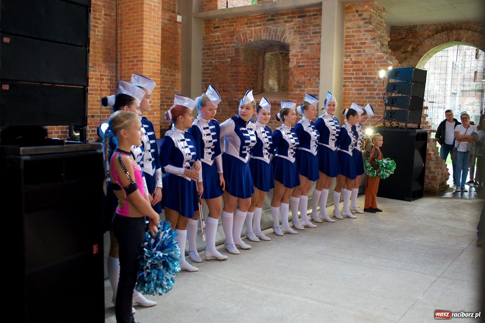Zdjęcie w galerii na portalu naszraciborz.pl: Tworkowski piknik przy zamku zakończony fire show [FOTO] wiadomości z regionu