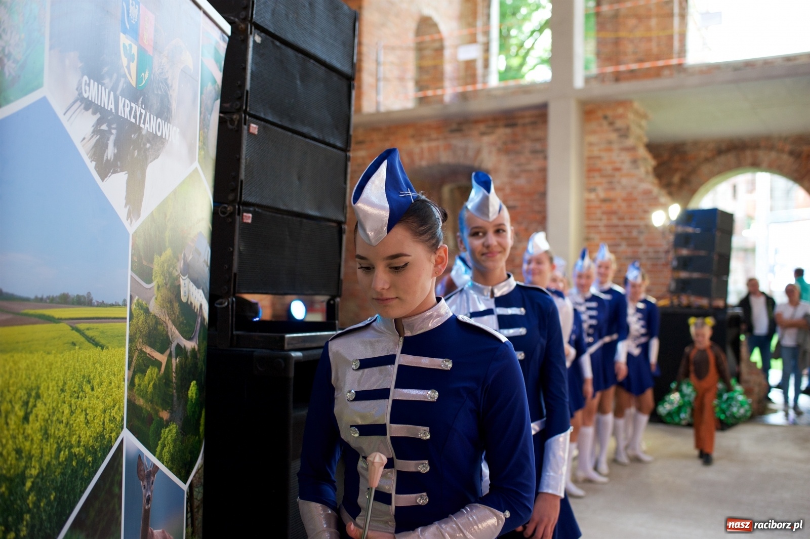Zdjęcie w galerii na portalu naszraciborz.pl: Tworkowski piknik przy zamku zakończony fire show [FOTO] wiadomości z regionu