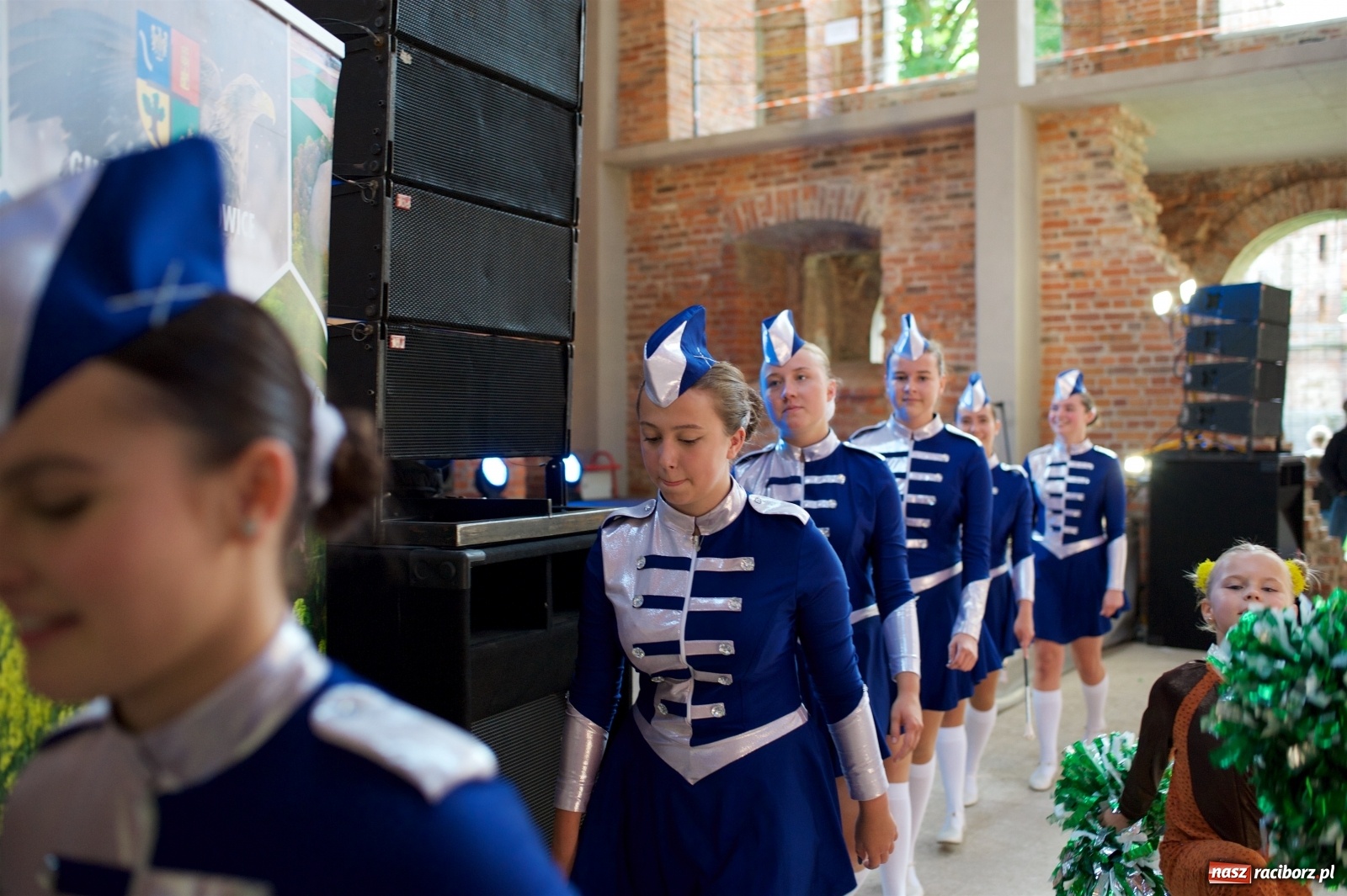 Zdjęcie w galerii na portalu naszraciborz.pl: Tworkowski piknik przy zamku zakończony fire show [FOTO] wiadomości z regionu