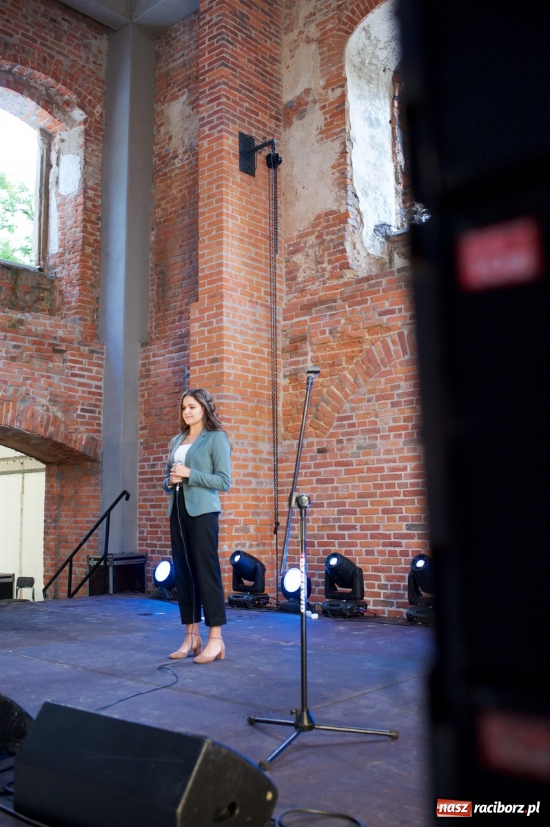 Zdjęcie w galerii na portalu naszraciborz.pl: Tworkowski piknik przy zamku zakończony fire show [FOTO] wiadomości z regionu