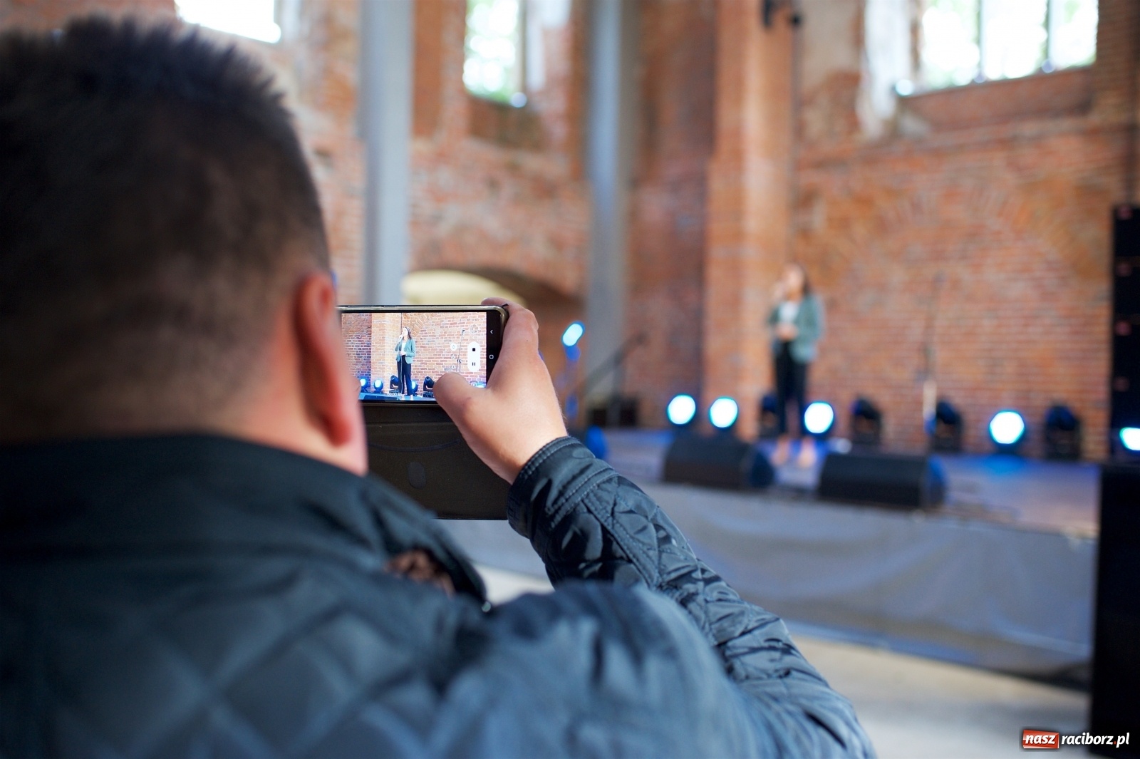 Zdjęcie w galerii na portalu naszraciborz.pl: Tworkowski piknik przy zamku zakończony fire show [FOTO] wiadomości z regionu