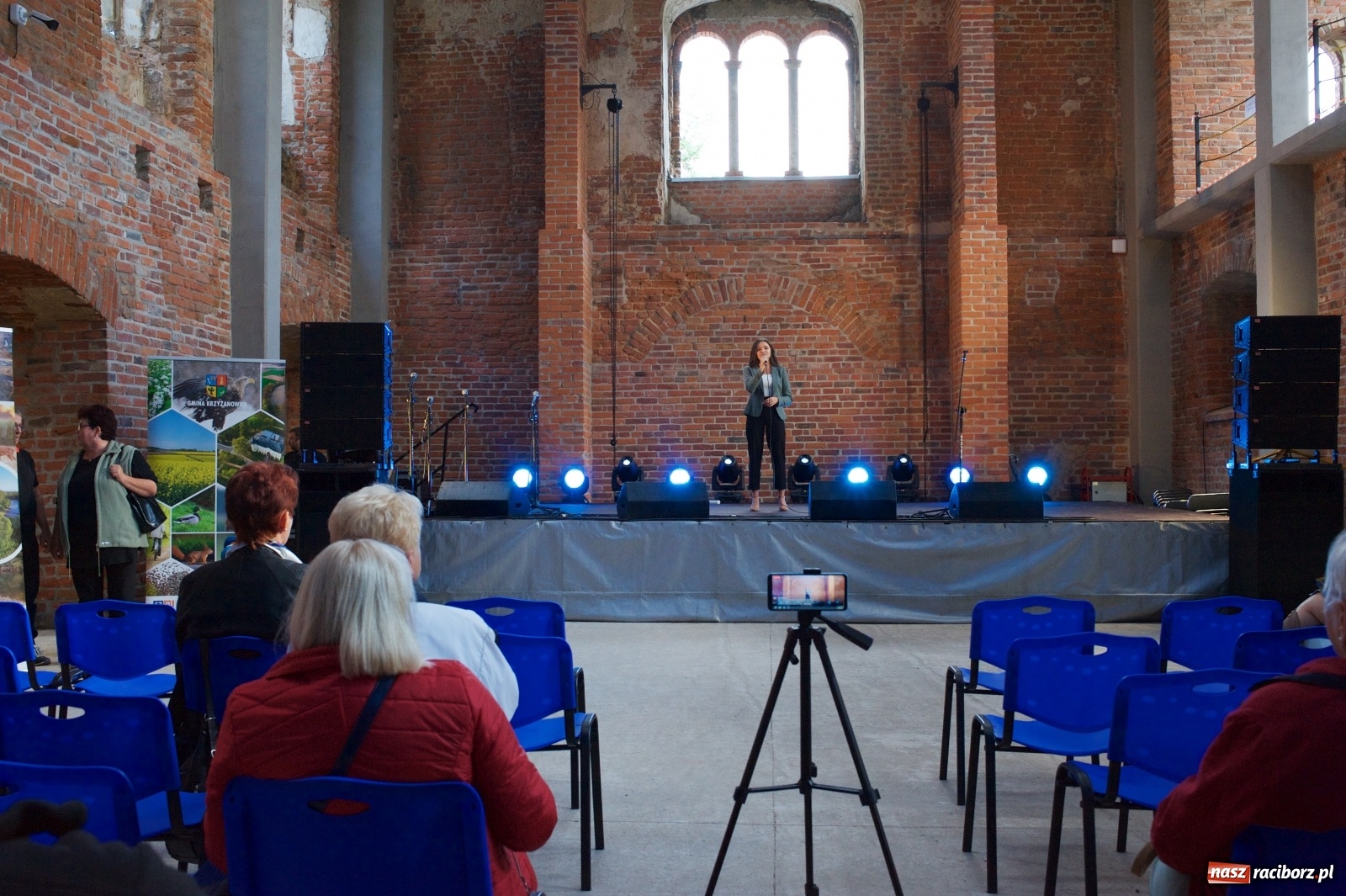 Zdjęcie w galerii na portalu naszraciborz.pl: Tworkowski piknik przy zamku zakończony fire show [FOTO] wiadomości z regionu