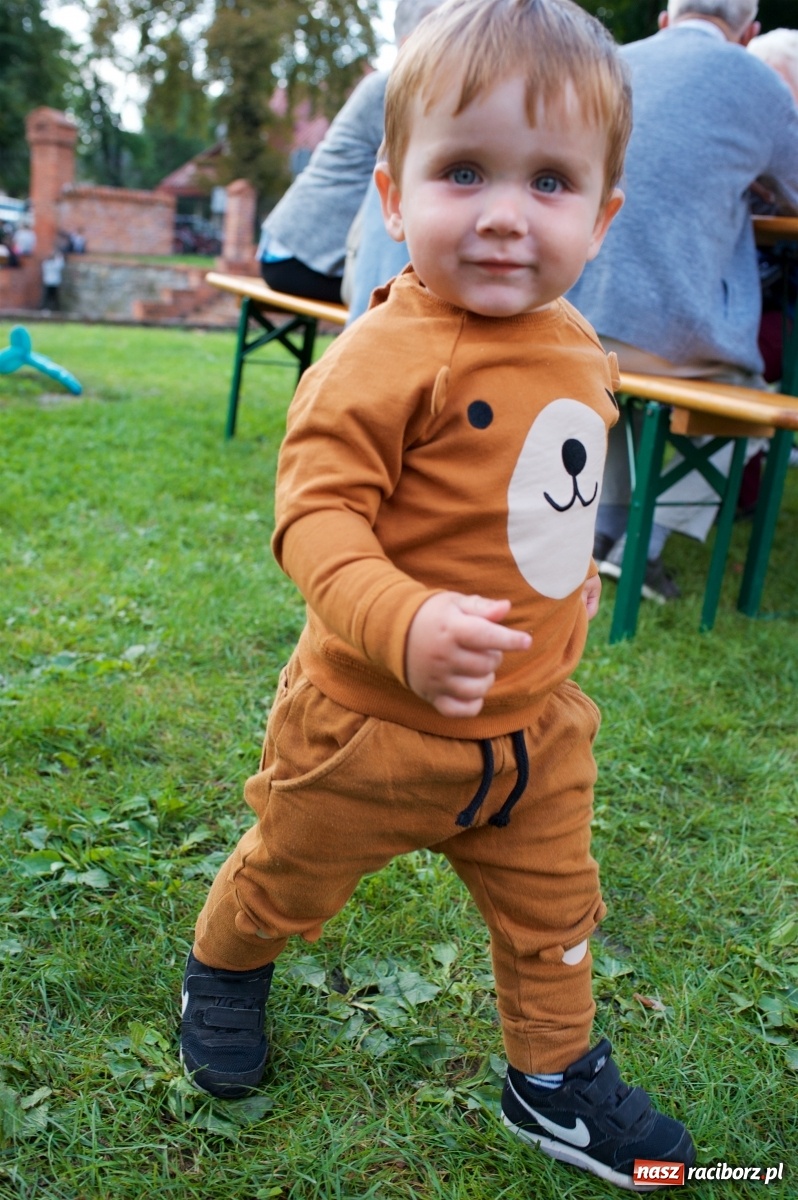 Zdjęcie w galerii na portalu naszraciborz.pl: Tworkowski piknik przy zamku zakończony fire show [FOTO] wiadomości z regionu